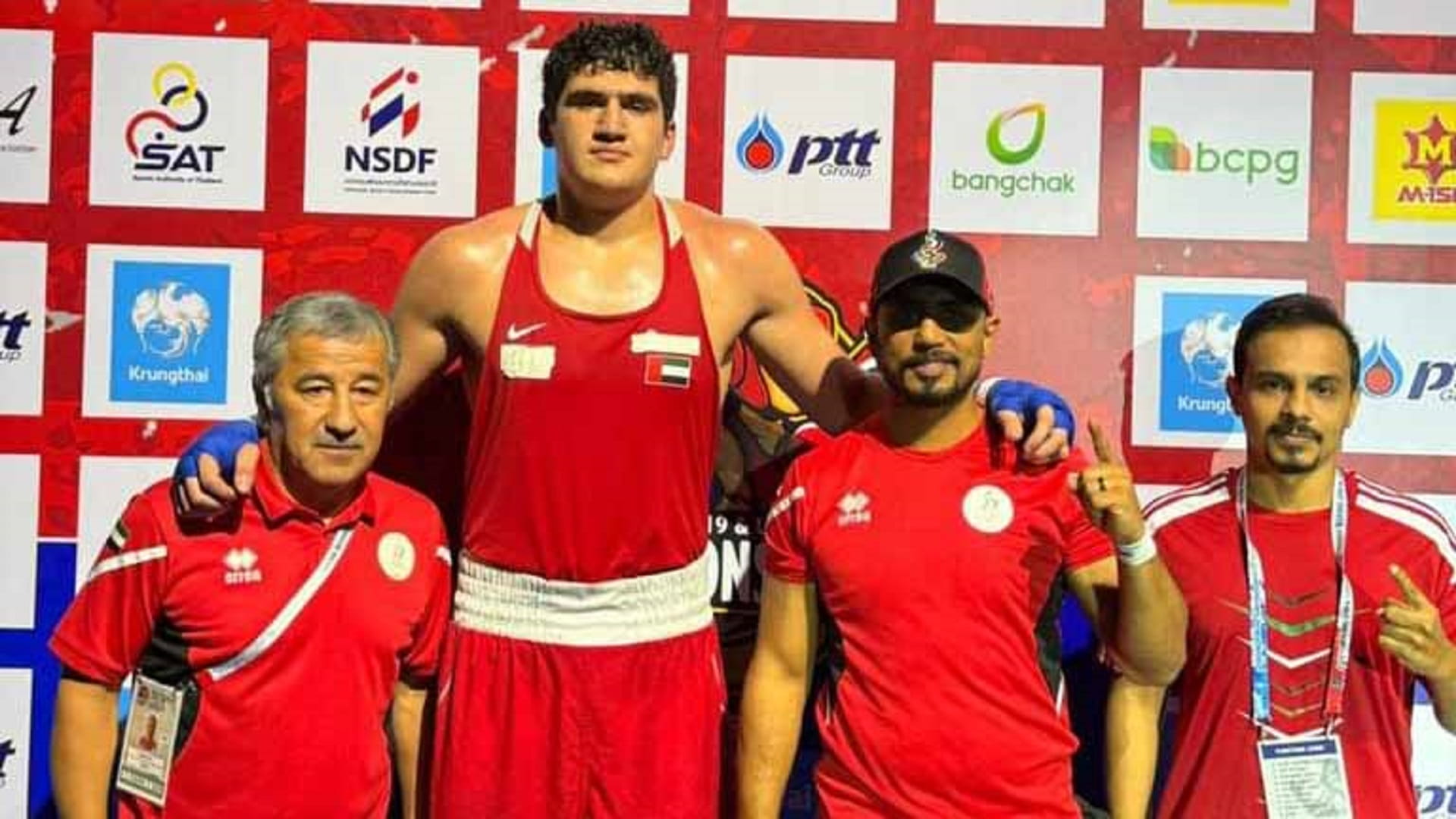 لاعب منتخبنا الوطني للملاكمة يتأهل لنهائي البطولةالآسيوية بتايلاند 