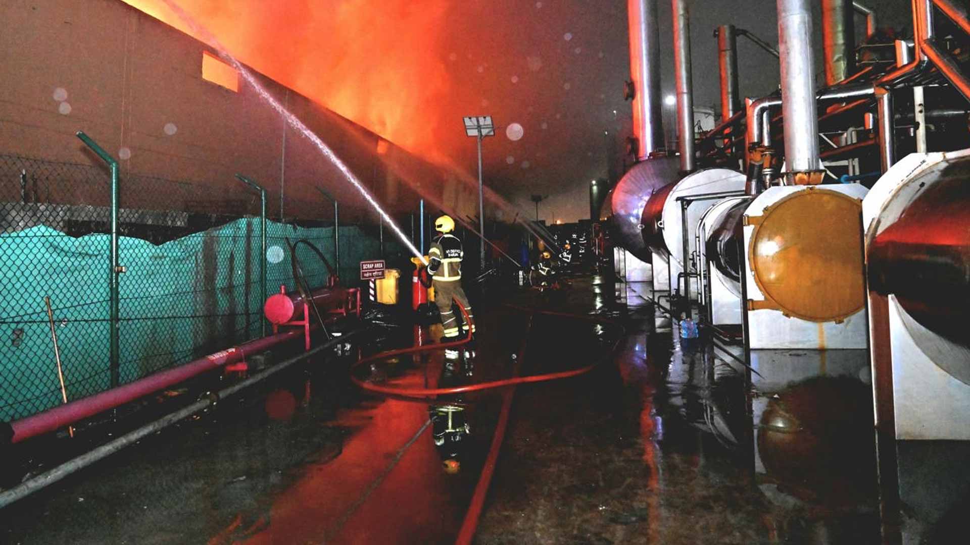 Image for the title: Sharjah emergency team fully controls clothing warehouse fire 