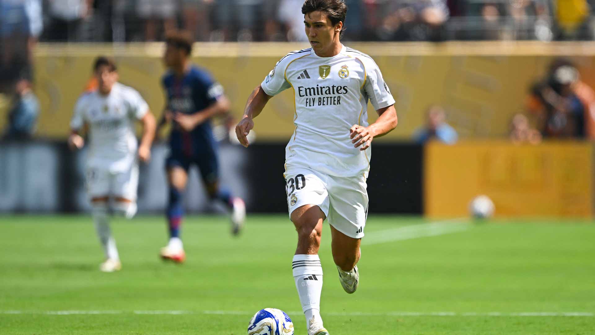 ريال مدريد الإسباني يمدد عقد نجمه غونسالو غارسيا 