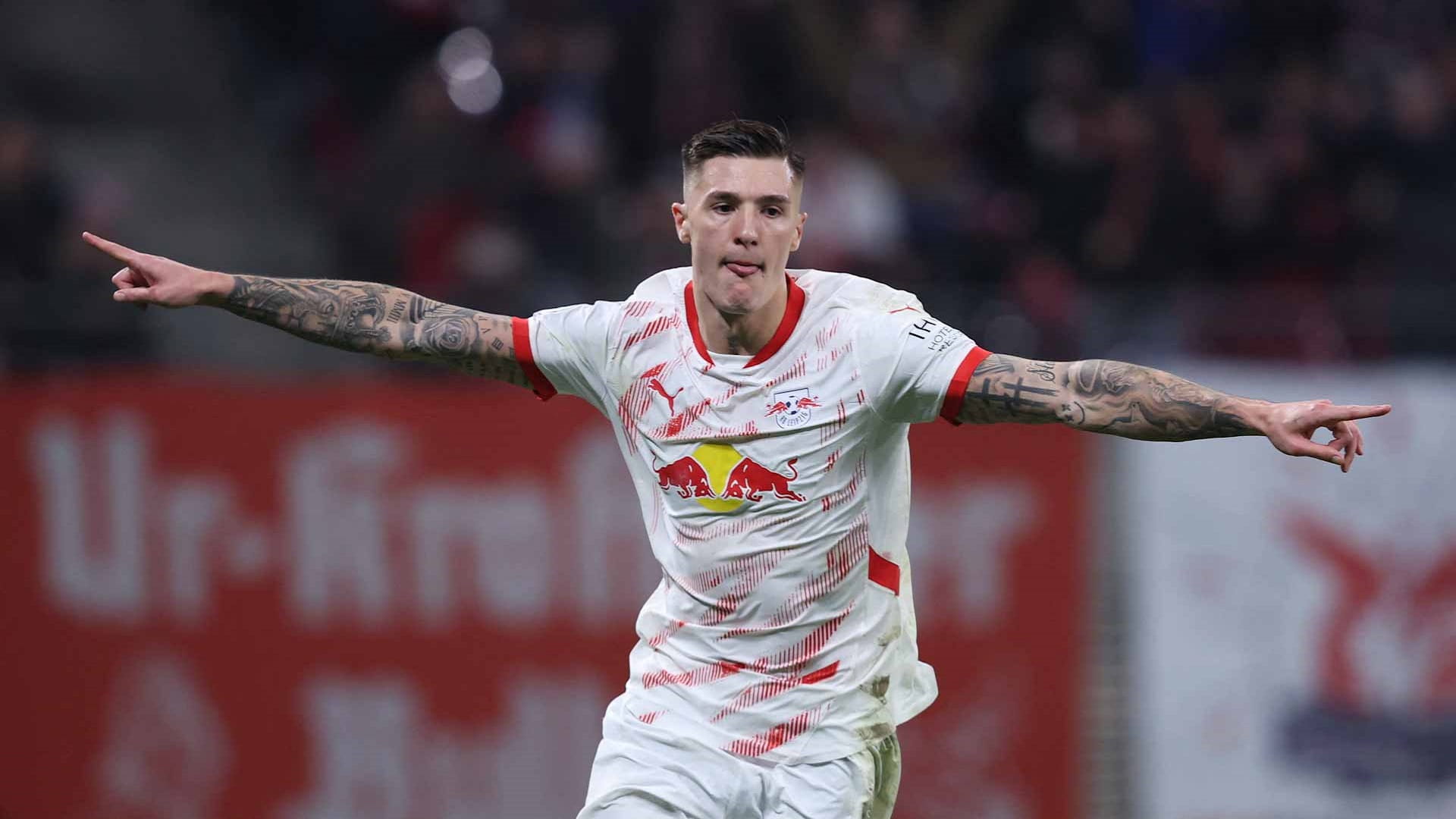 Manchester United sign forward Benjamin Sesko 