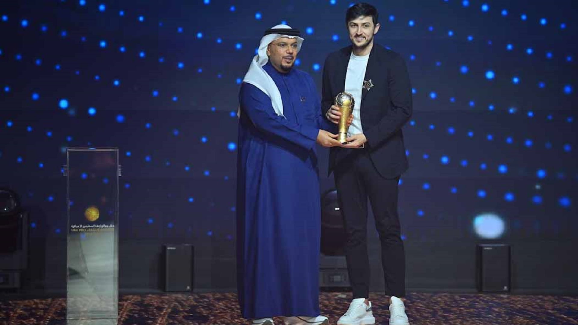 رابطة المحترفين الإماراتية تكرم الفائزين بجوائز الموسم 2025-2024 