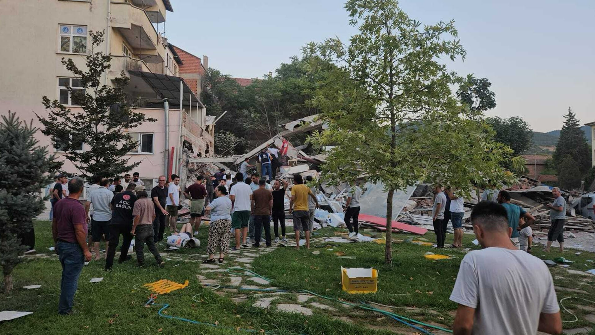 6.1-magnitude earthquake jolts western Turkey
