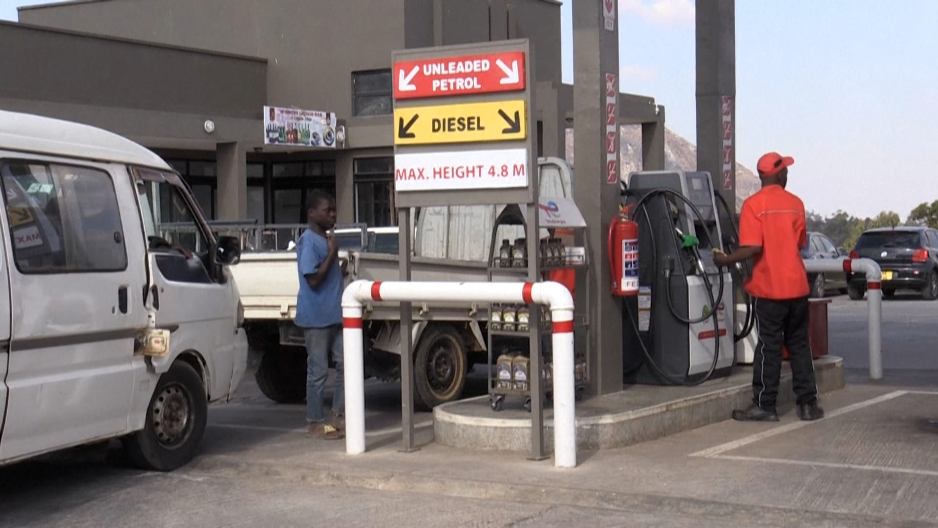 أزمة وقود تتسبب بغضب الماليزيين قبيل انتخابات سبتمبر