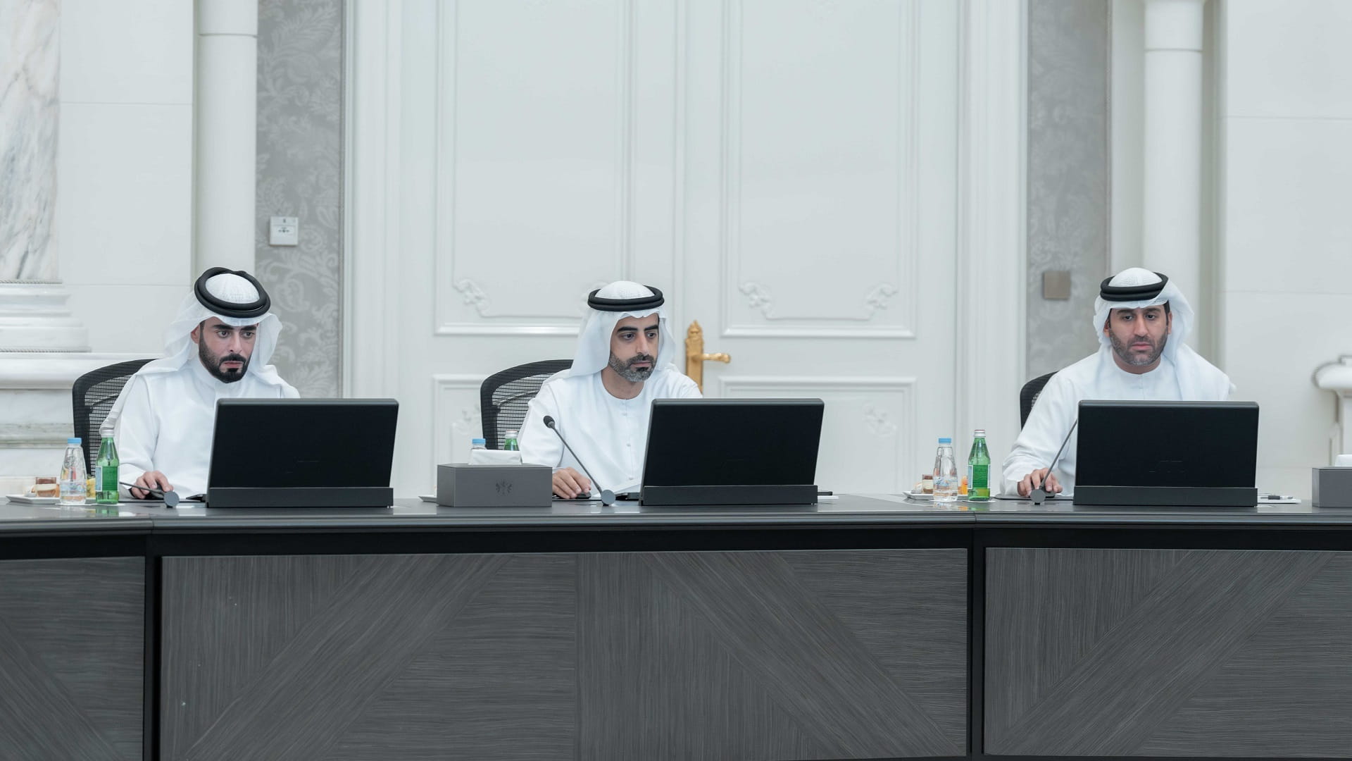 "تنفيذي الشارقة" ينظم اختصاصات وشروط منح المساعدة التكميلية للأسر