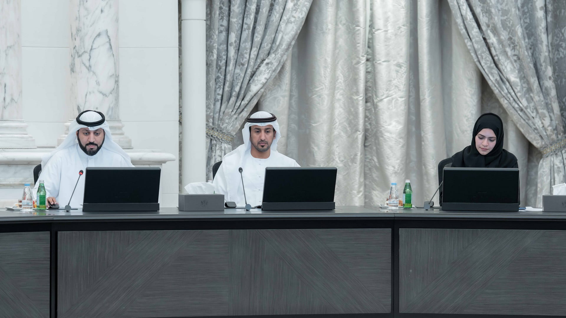 "تنفيذي الشارقة" ينظم اختصاصات وشروط منح المساعدة التكميلية للأسر