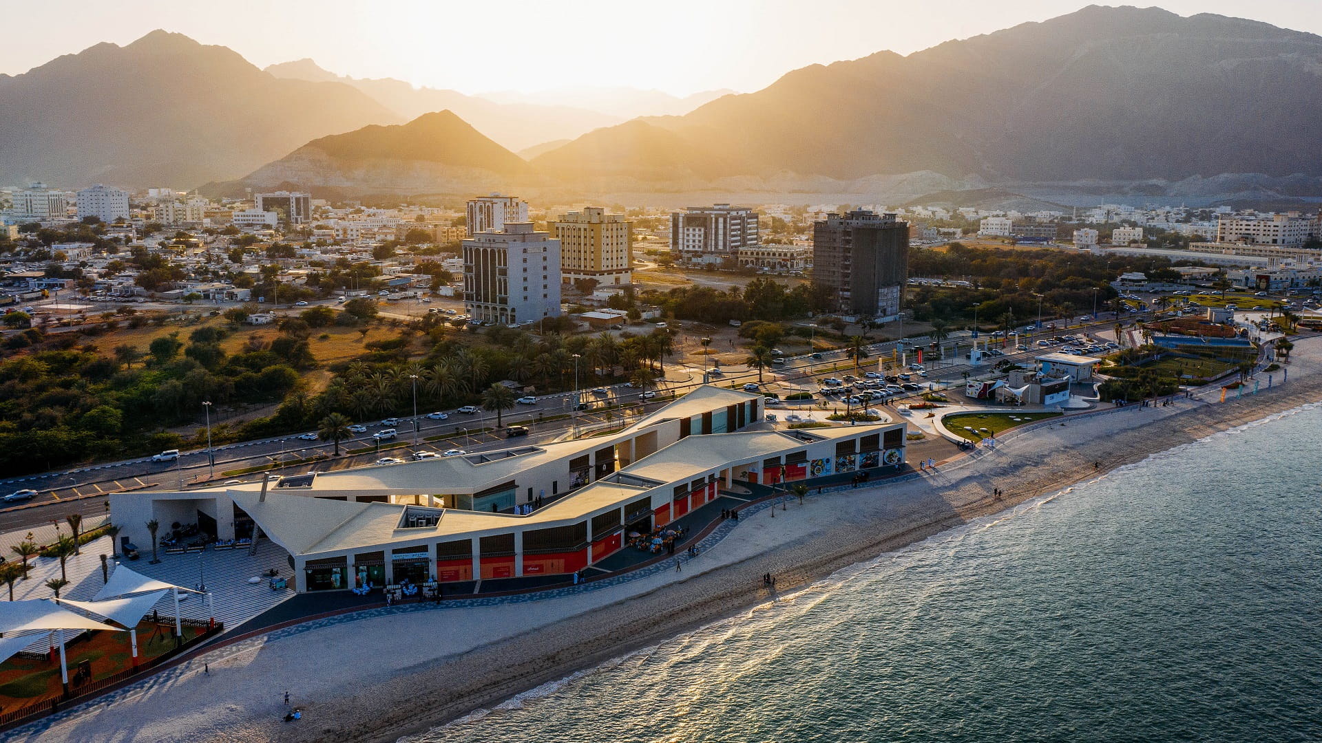 شاطئ خورفكان 