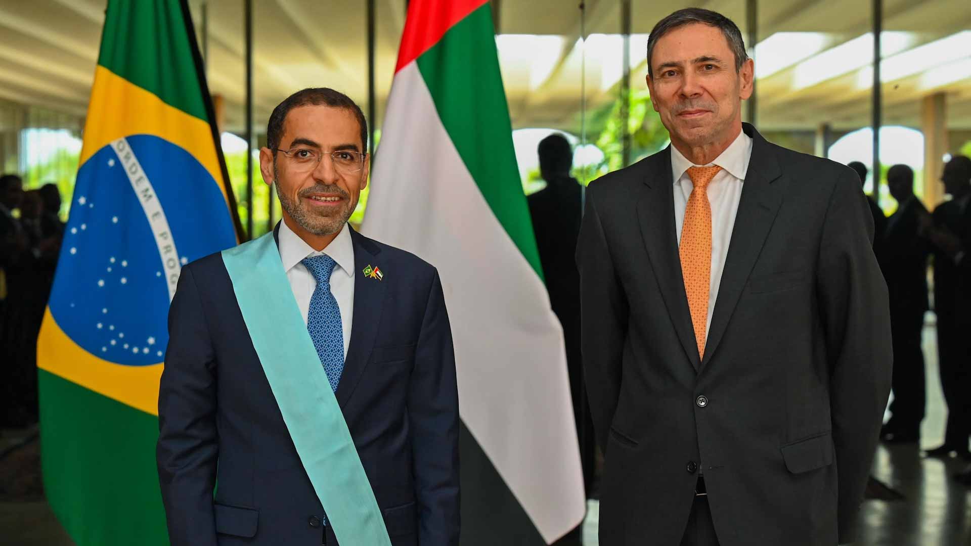 البرازيل تمنح سفير الإمارات أرفع الأوسمة البرازيلية