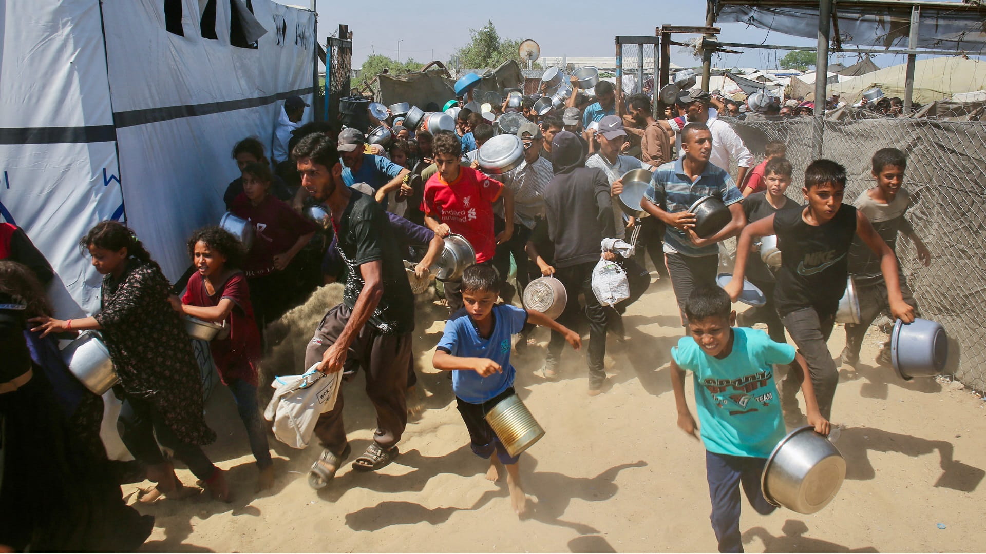 21 Palestinians killed while seeking humanitarian aid in Gaza 