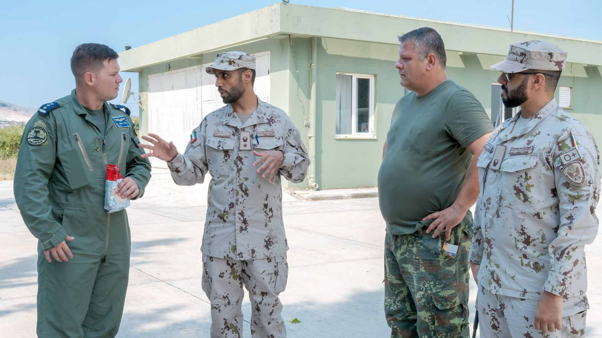 فريق الإنقاذ الإماراتي ينفذ 8 طلعات جوية لمكافحة حرائق ألبانيا 