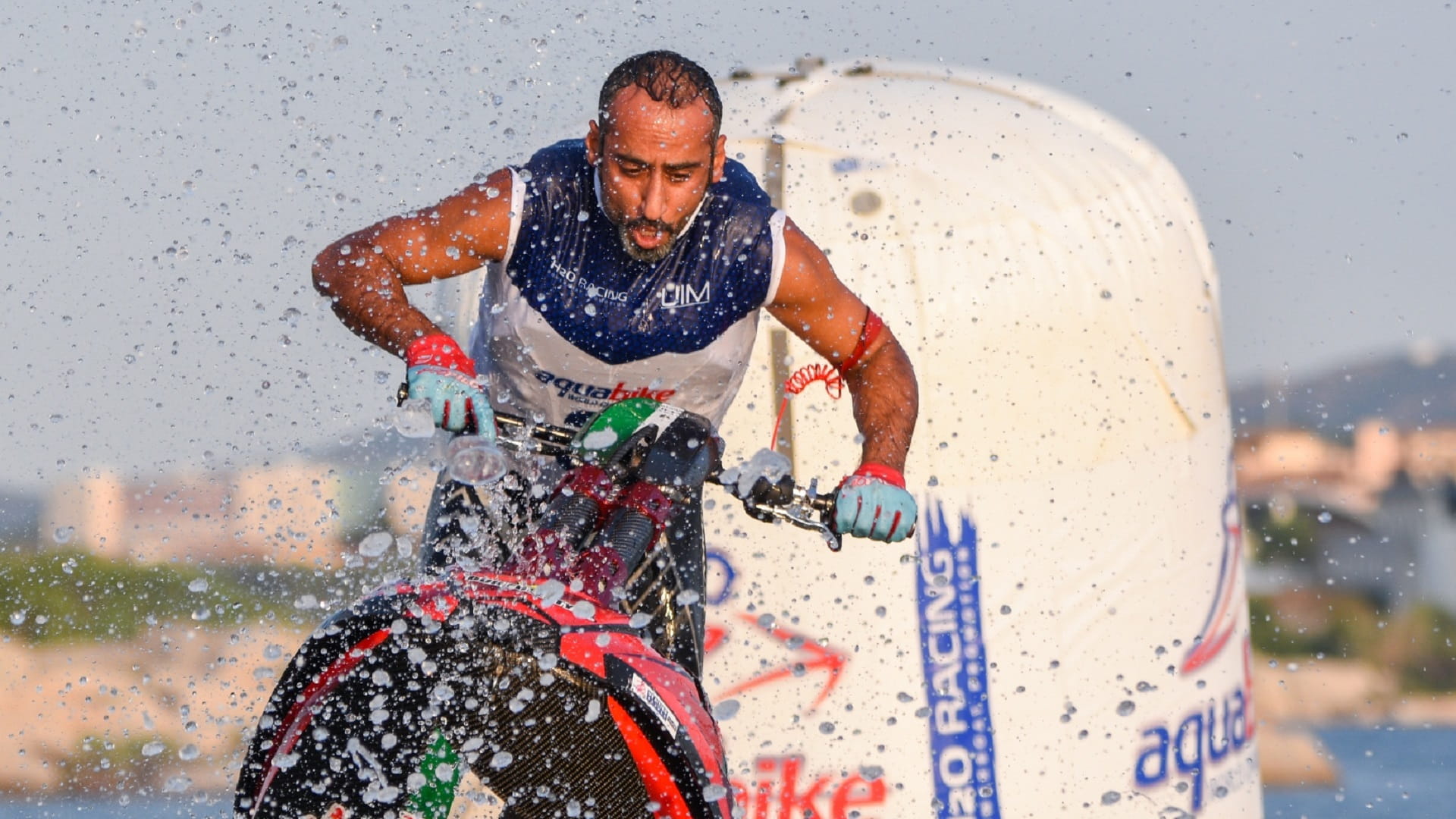 الإمارات تشارك في افتتاحية مونديال الدراجات المائية بإندونيسيا 