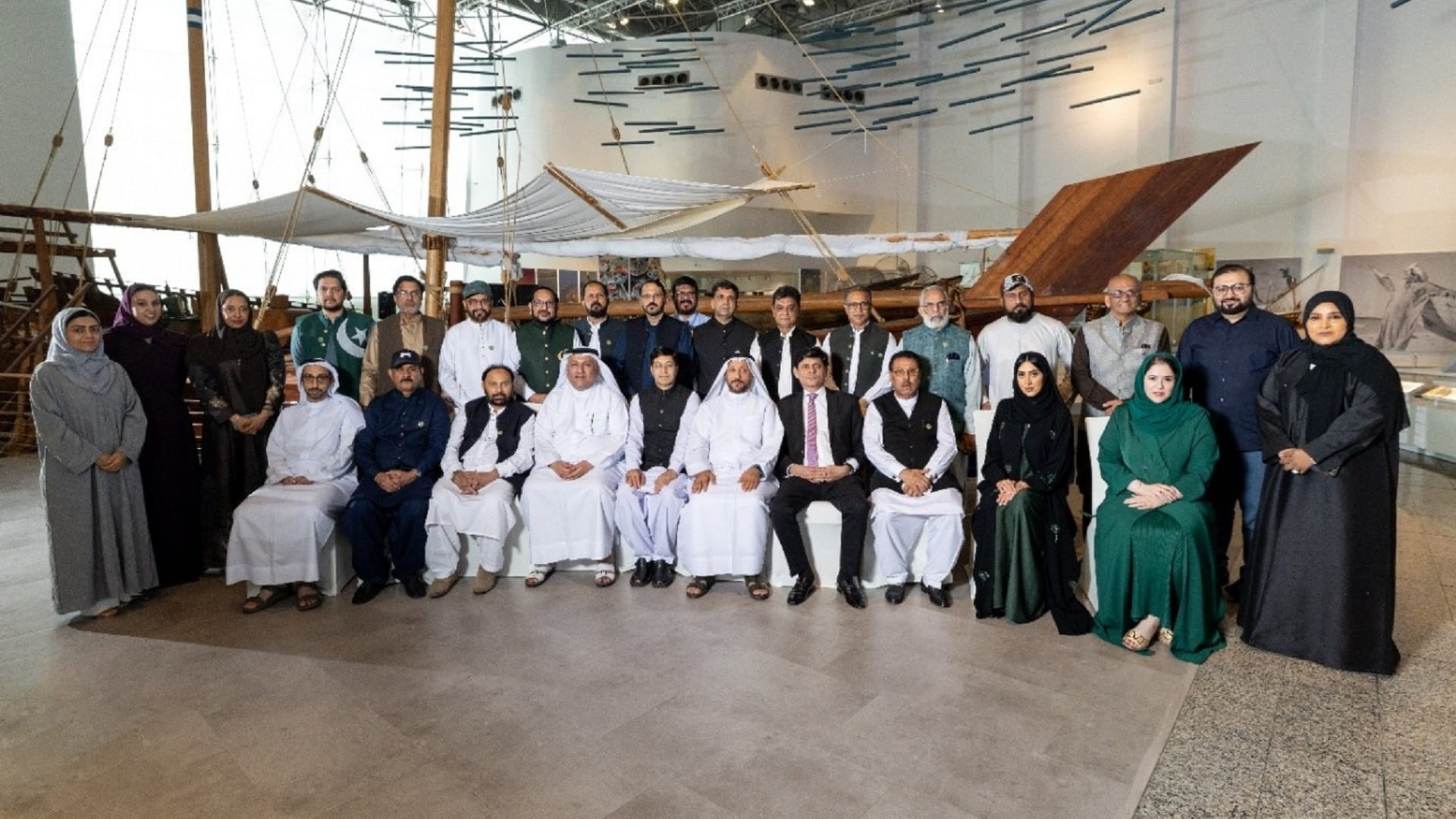 غرفة الشارقة تؤكد التزامها بتعزيز التعاون والشراكة مع باكستان 