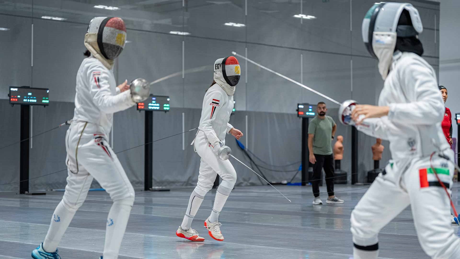 نادي الشارقة الرياضي للمرأة يختتم فعاليات المعسكر الدولي للمبارزة 