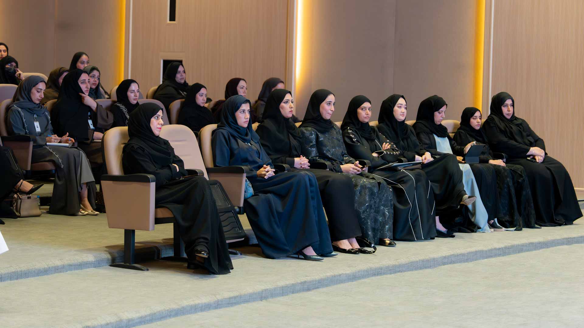 موارد الشارقة و"أمانة التنفيذي" تطلقان ورش تعريفية للجهات الحكومية