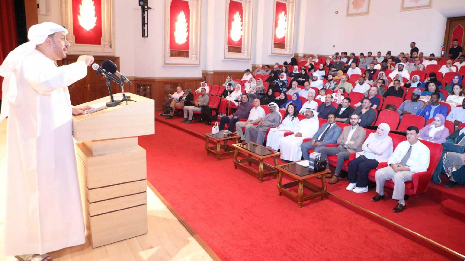 بيت الشعر بالشارقة يستعرض تساؤلات الحياة وتجارب إنسانية 