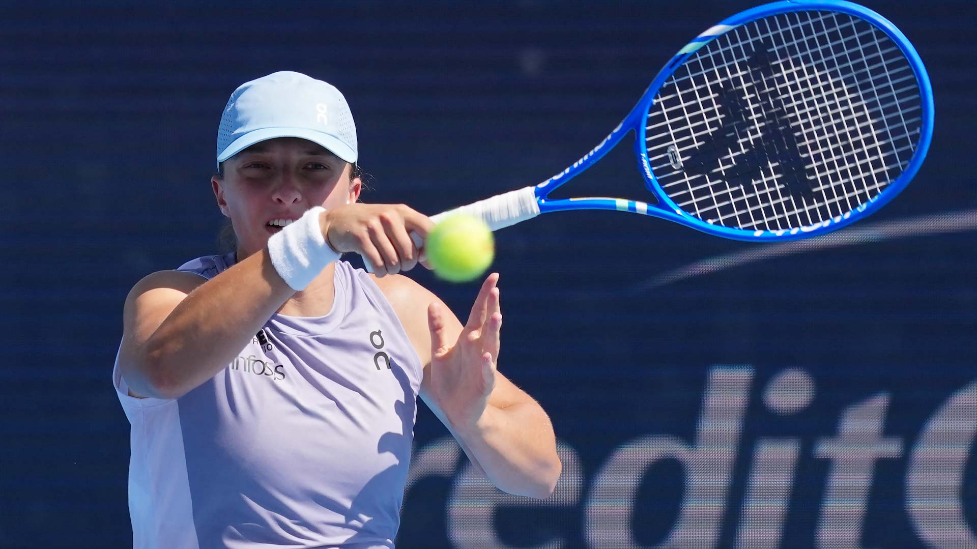 البولندية شفيونتيك تتأهل لربع نهائي بطولة سينسيناتي 