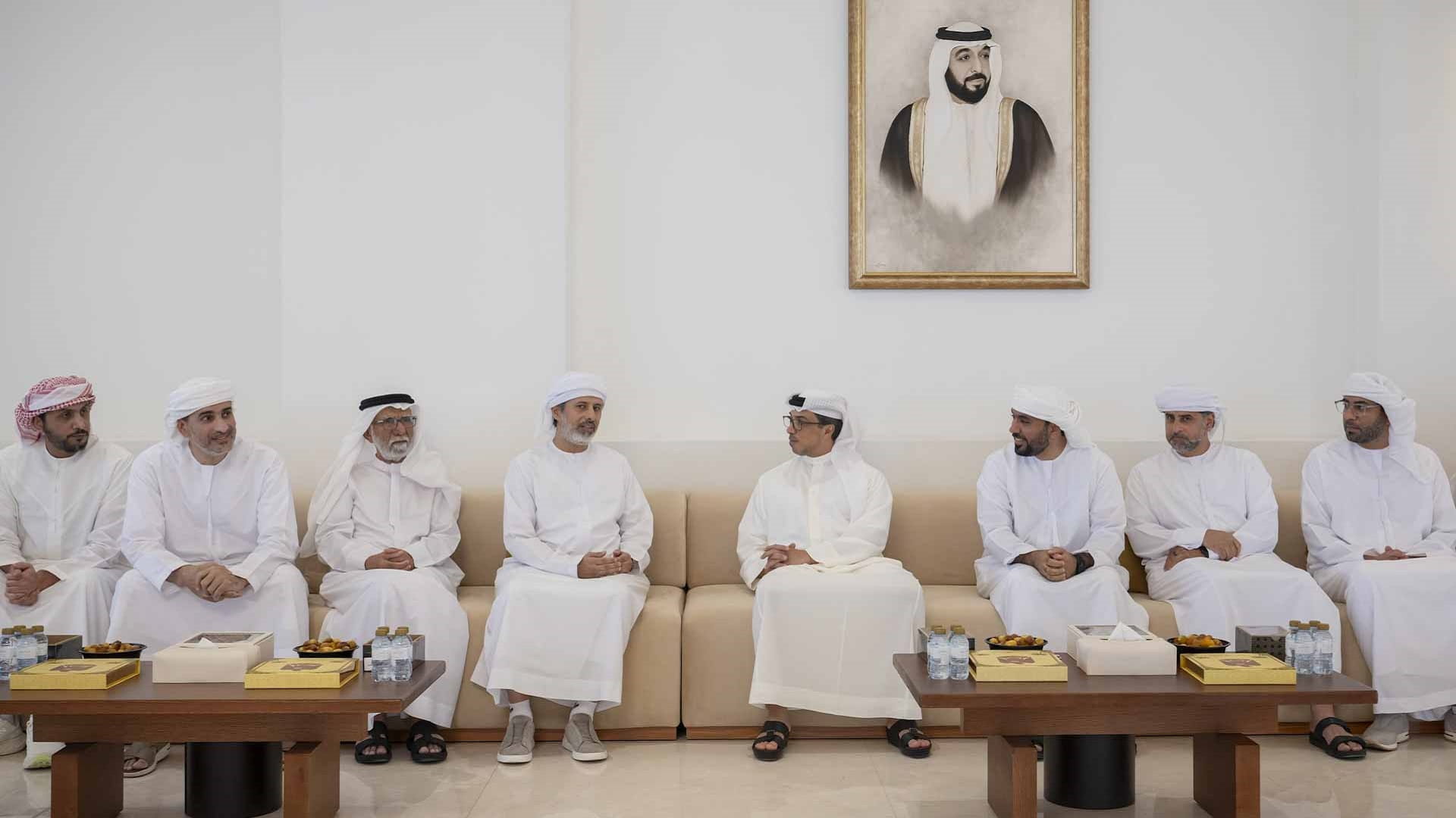 منصور بن زايد يعزي في وفاة صالح مبارك بن صنيف المنهالي 