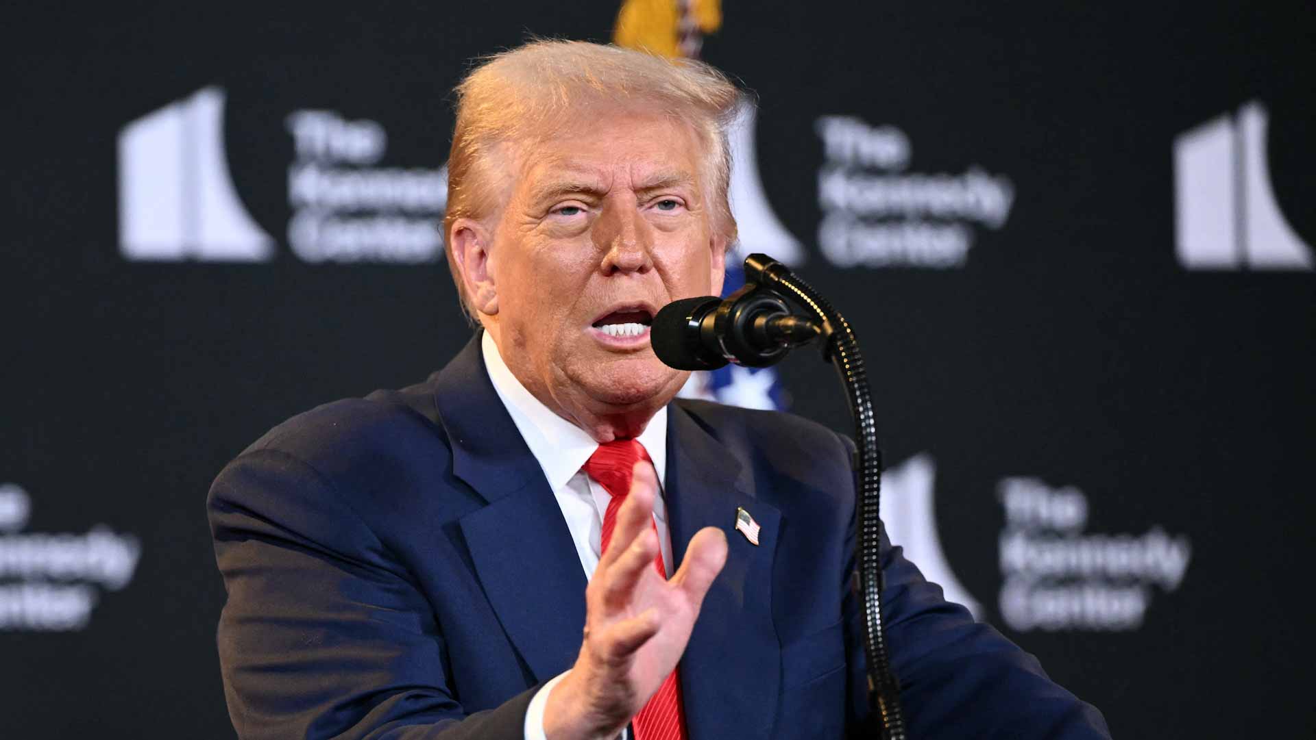 ترامب يسعى لتنظيم لقاء مع بوتين وزيلينسكي مباشرة بعد قمة ألاسكا 