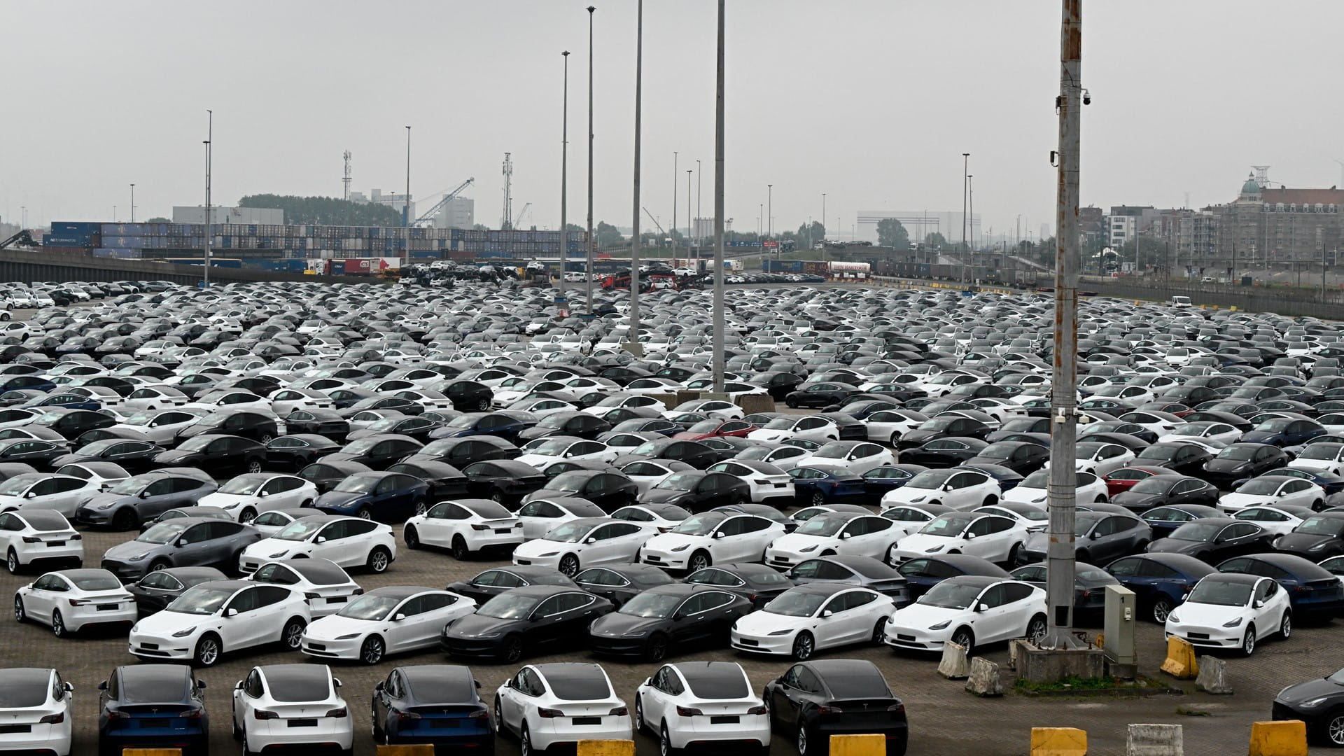 صورة بعنوان: انخفاض صادرات سيارات أوروبا إلى أميركا في النصف الأول من 2025 