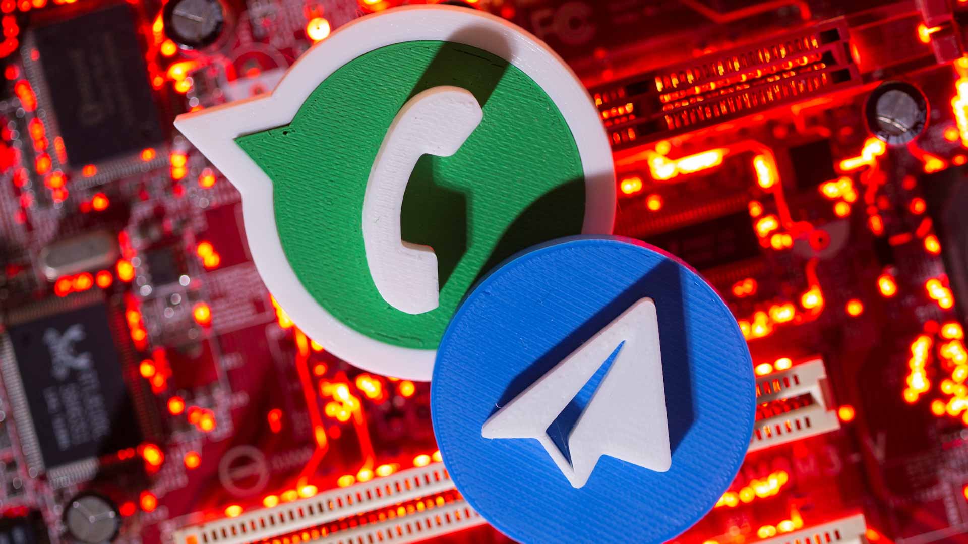 روسيا تفرض قيوداً على المكالمات عبر تطبيقيْ واتساب وتليغرام