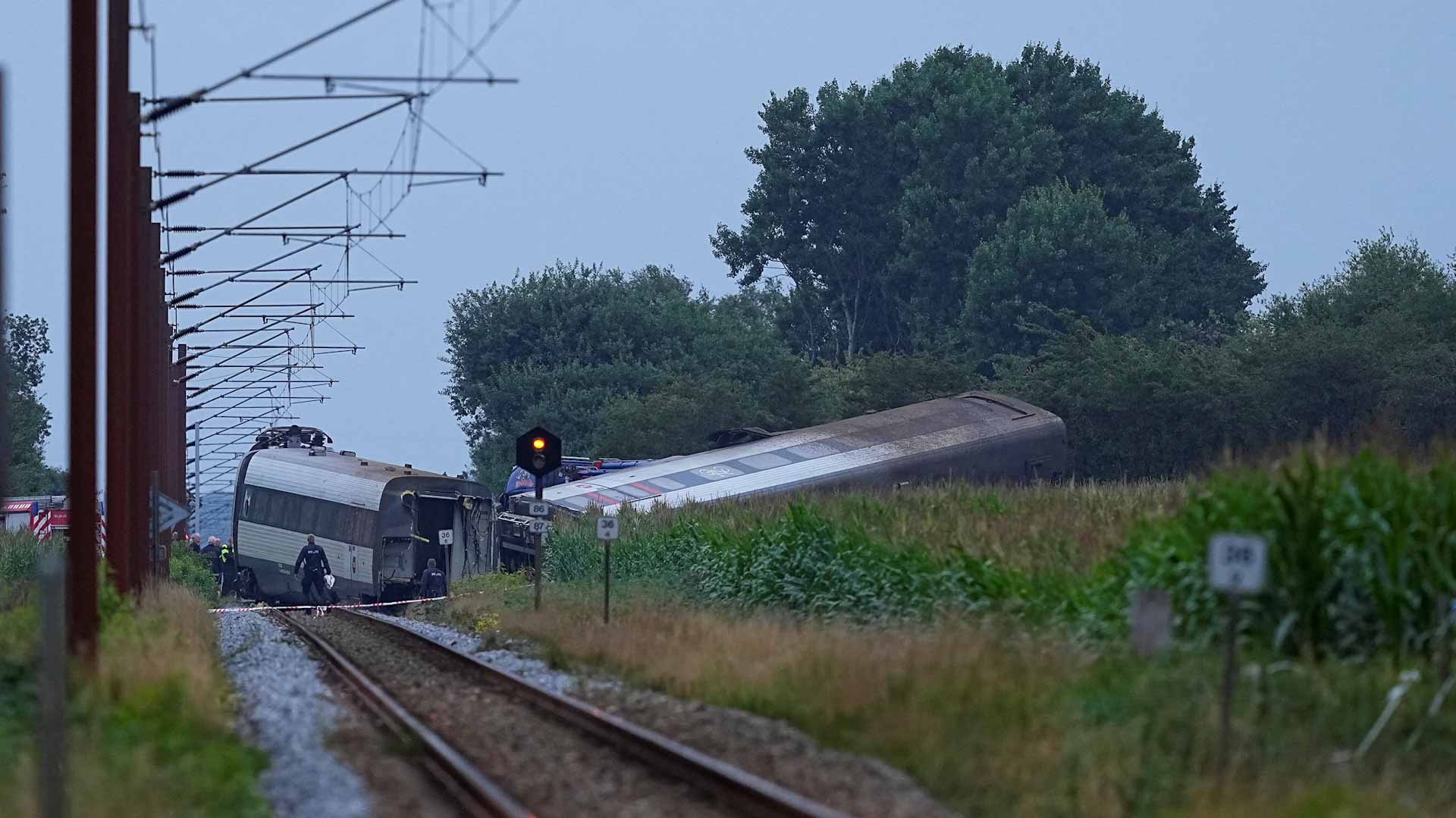 مقتل شخص وإصابة آخرين بعد خروج قطار عن مساره بالدنمارك 