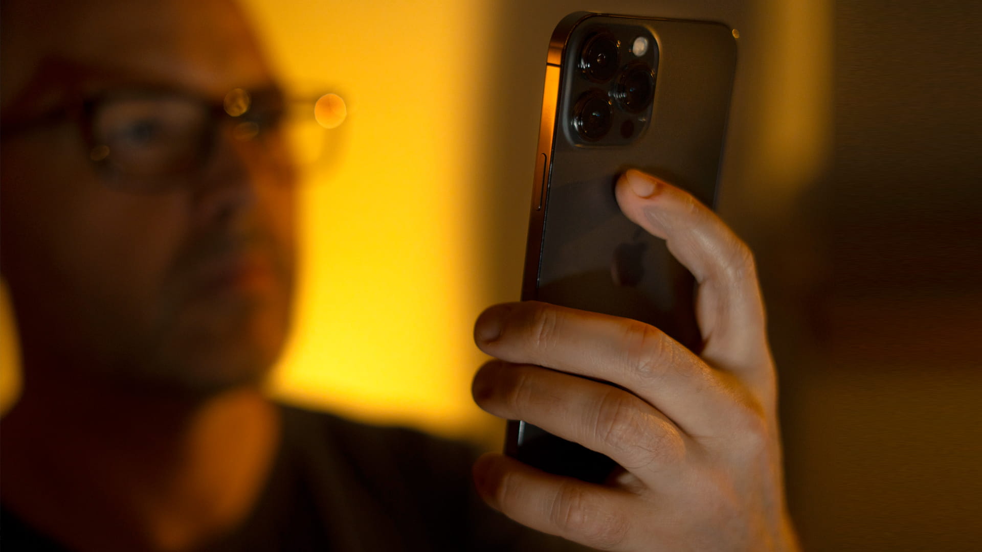 الملتقى الطلابي التوعوي في كلباء يناقش مخاطر الإدمان الرقمي  