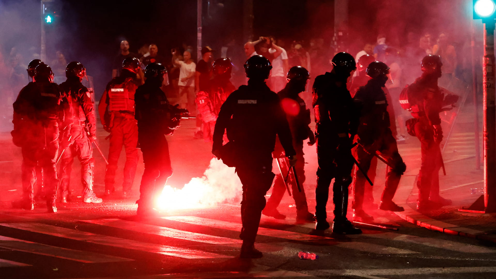  تظاهرات وصدامات مناهضة للفساد تجتاح مدناً صربية عدة