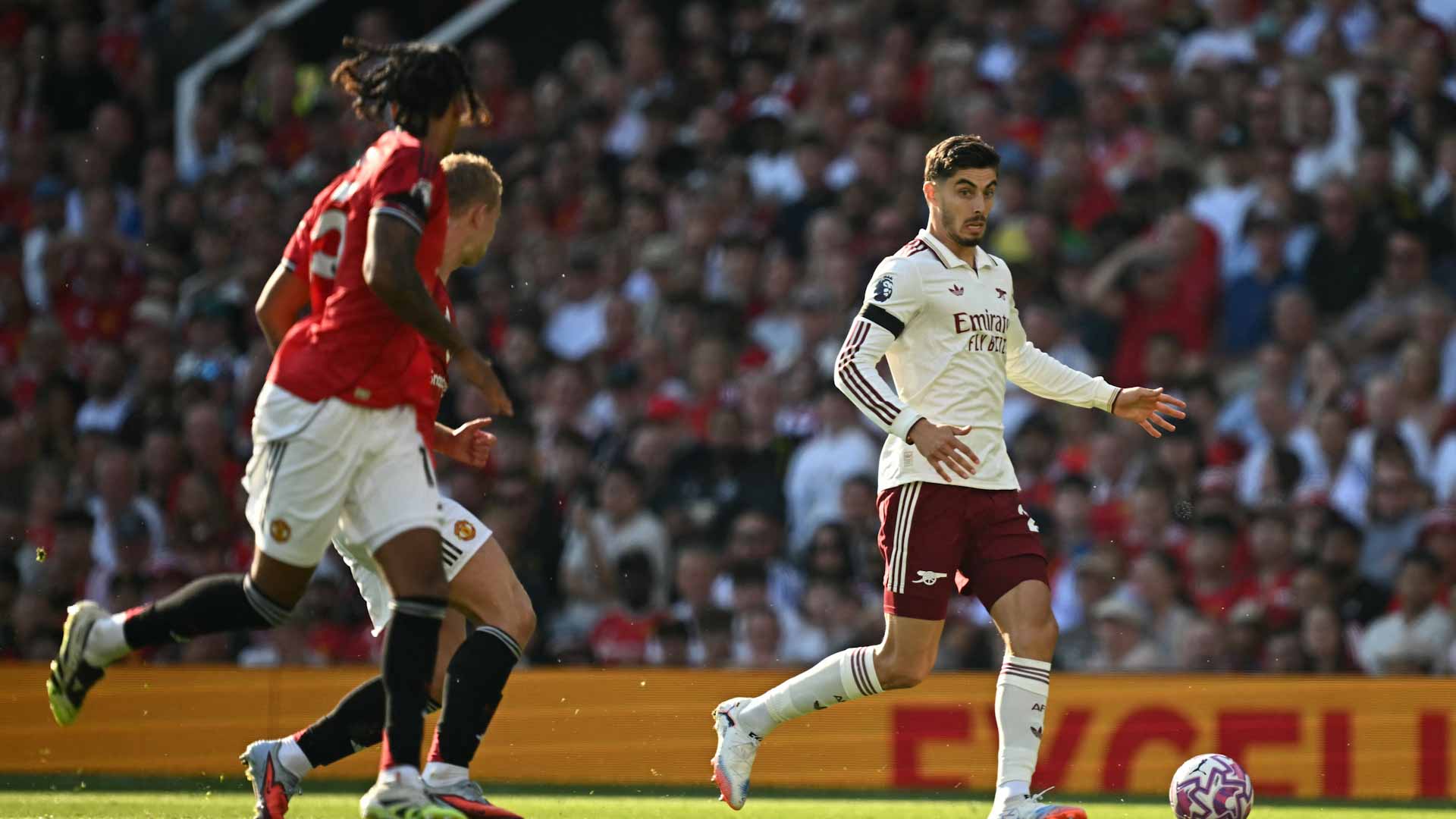 أرسنال يحسم قمة الجولة الأولى بالفوز على مانشستر يونايتد 