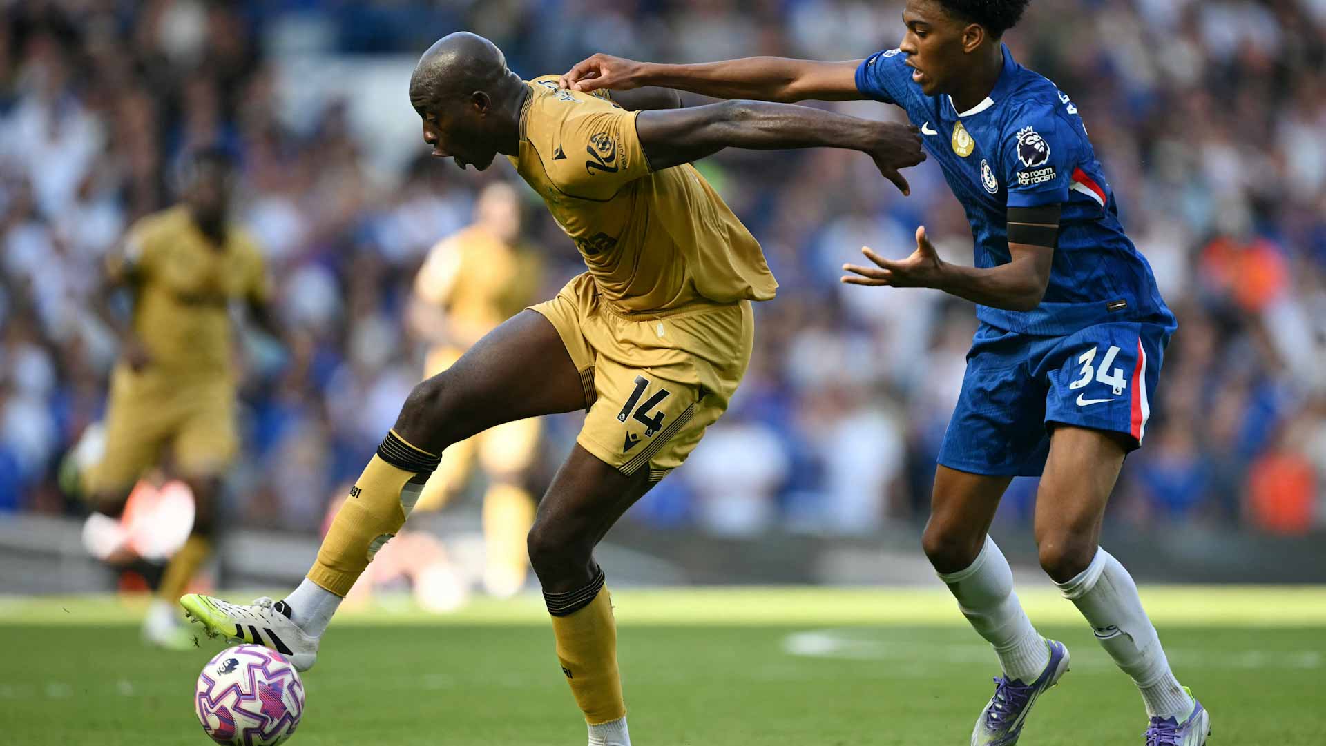 تشلسي يسقط بفخ التعادل السلبي أمام كريستال بالاس 