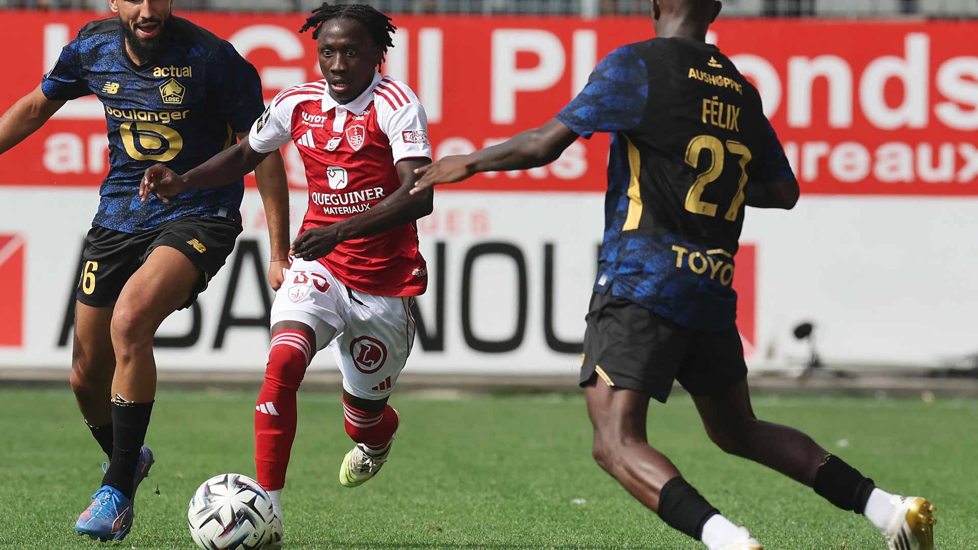 ليل يتعادل أمام بريست في الدوري الفرنسي  