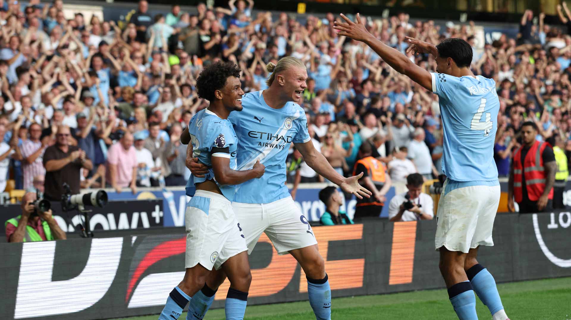 مانشستر سيتي ينذر المنافسين برباعية في شباك وولفرهامبتون 