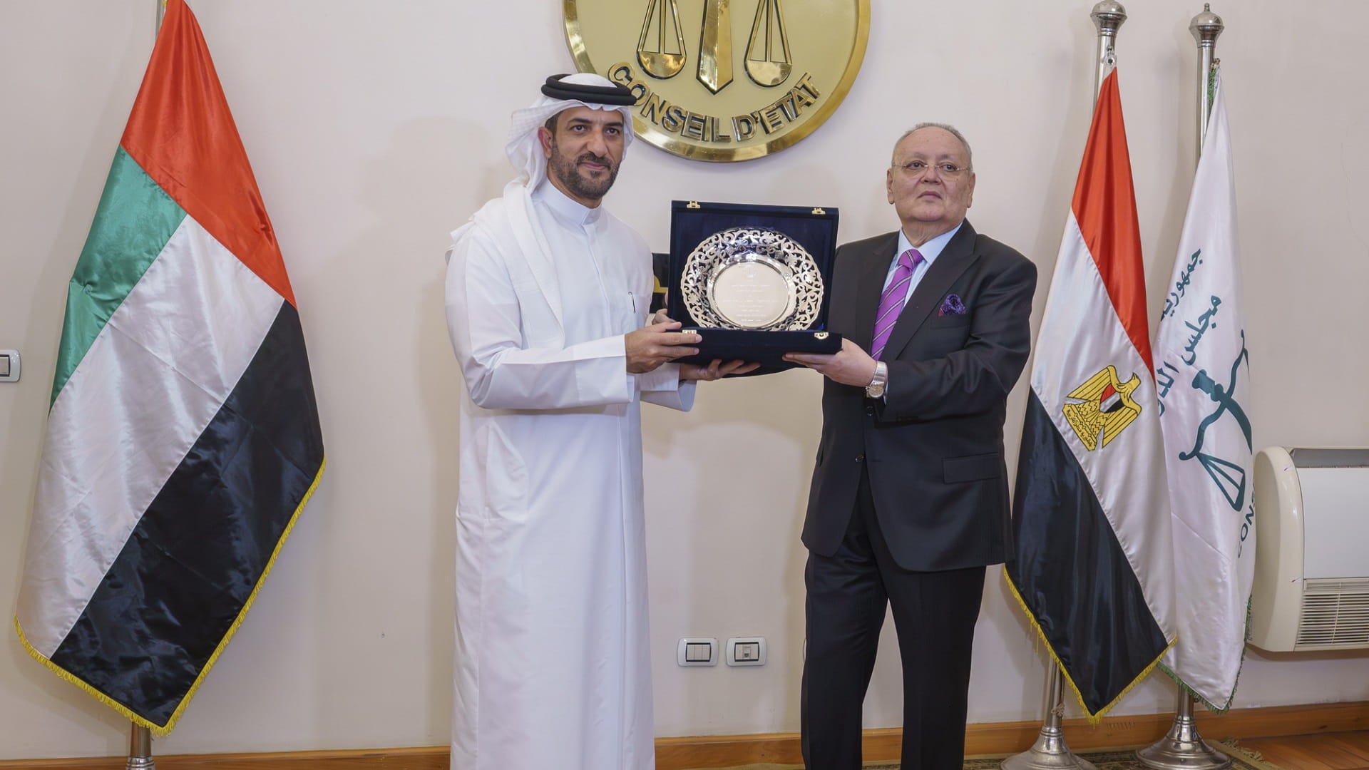 سلطان بن أحمد يطلع على آليات عمل مجلس الدولة المصري واختصاصاته