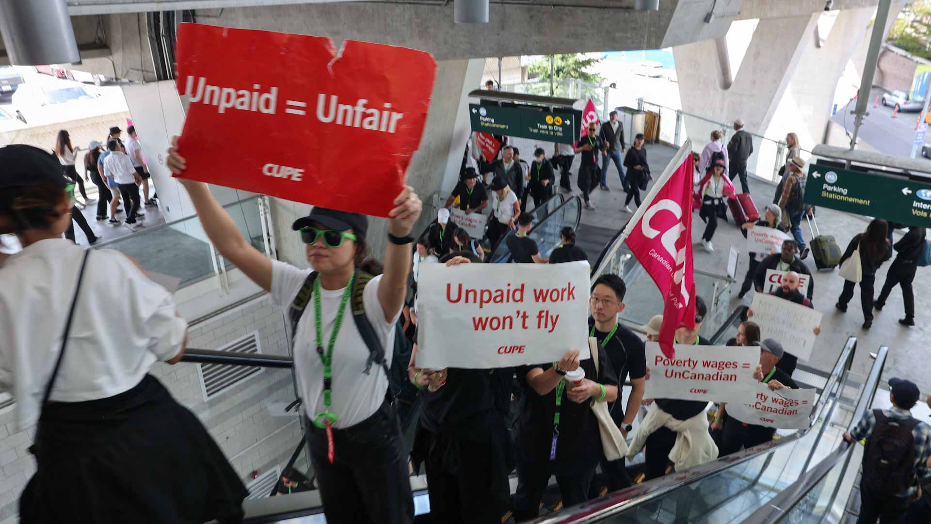 رحلات إيركندا الجوية لا تزال معلقة وسط تمسك مضيفين مضربين بمطالبهم 