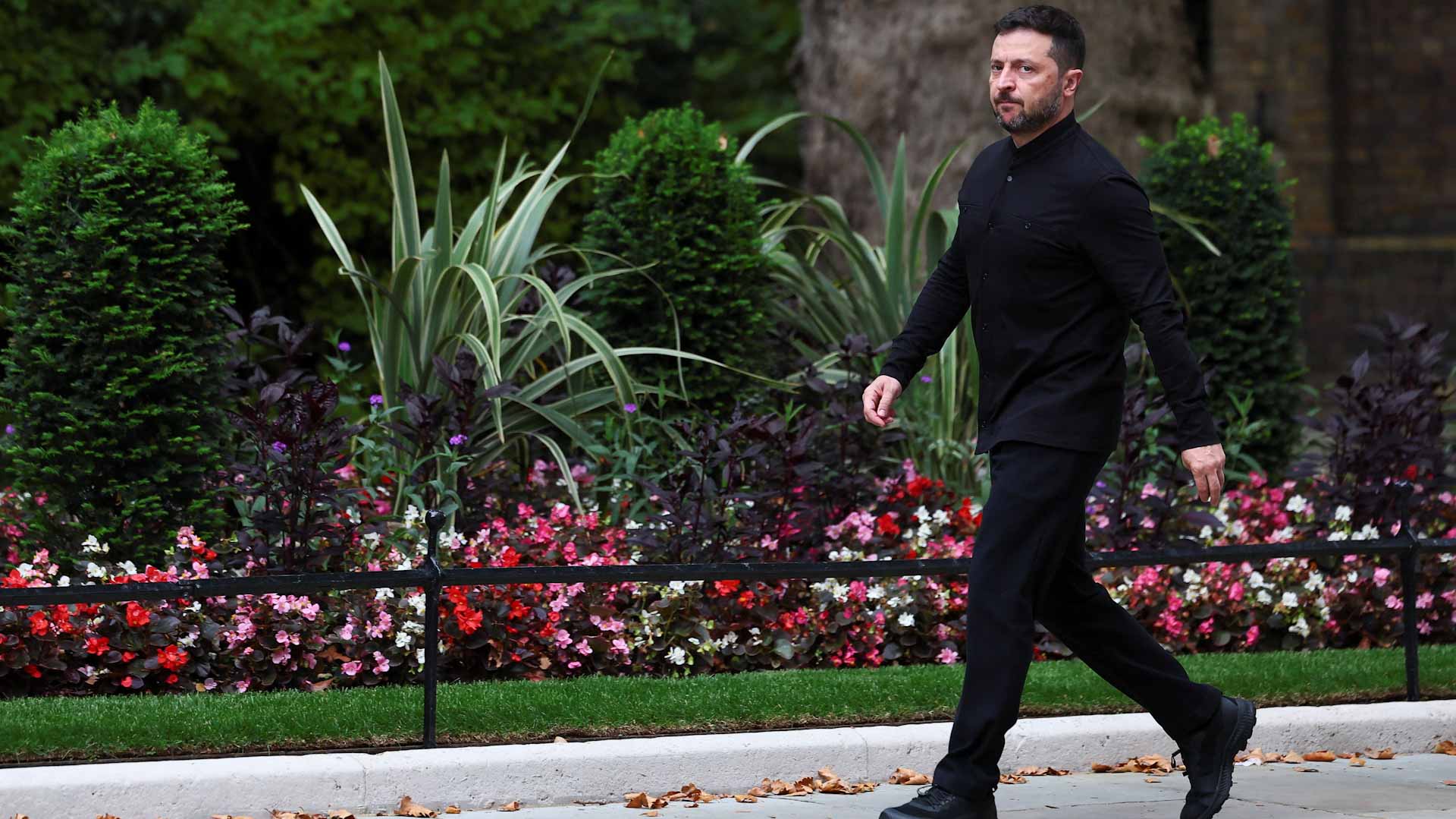 Zelensky head to US for talks on peace deal terms 