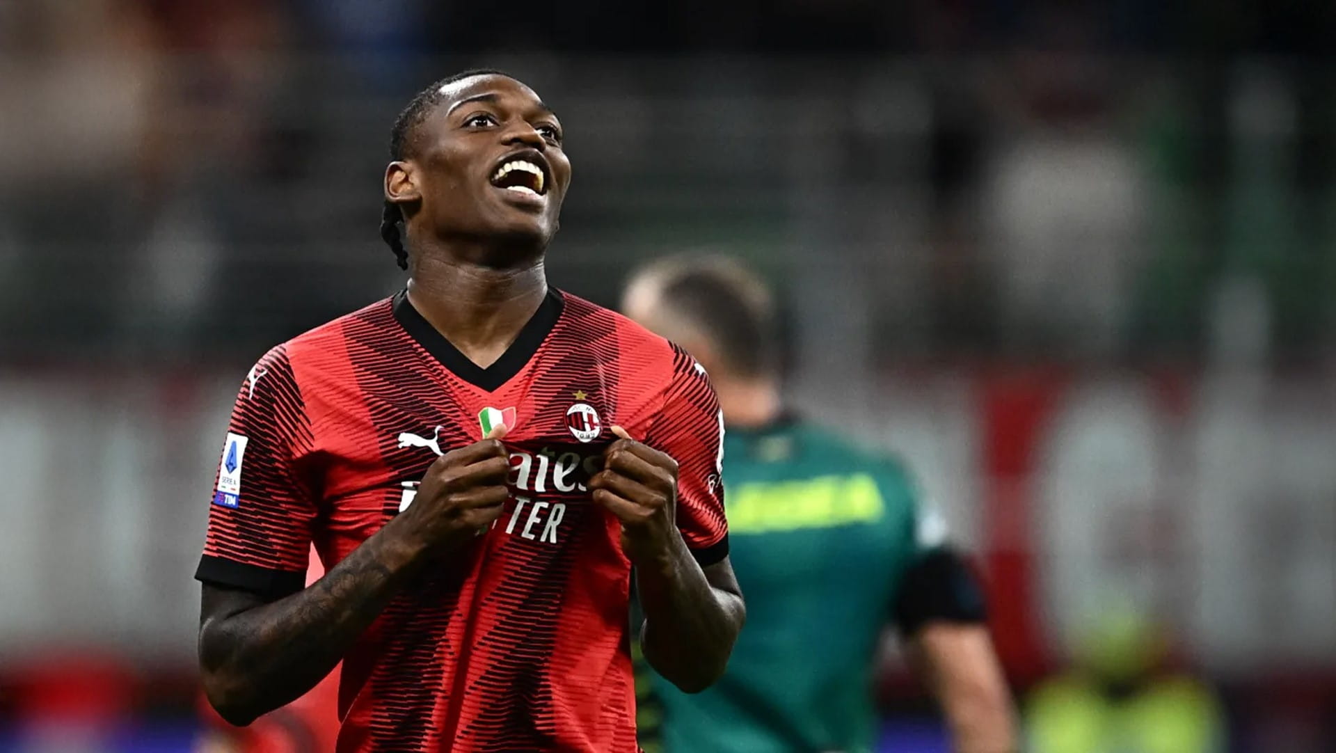 ميلان يخسر جهود لياو في افتتاحية الدوري الإيطالي أمام كريمونيزي 