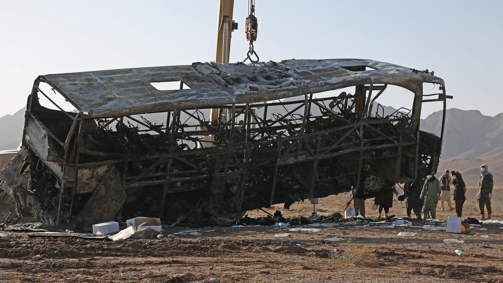 78 قتيلا في حادث تصادم حافلة تقل مهاجرين أفغانا عائدين من إيران  