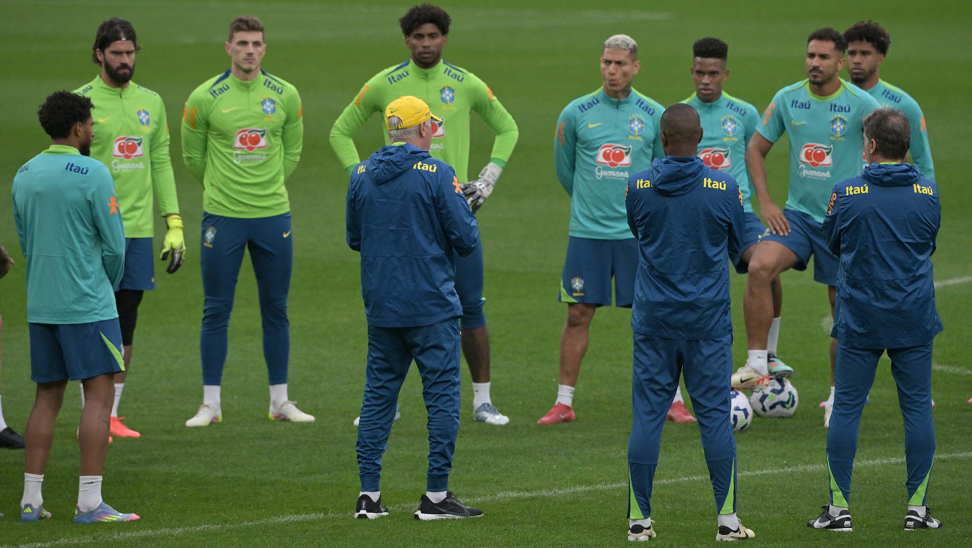 البرازيل ترفض القميص الأحمر للمنتخب الأول في مونديال 2026 