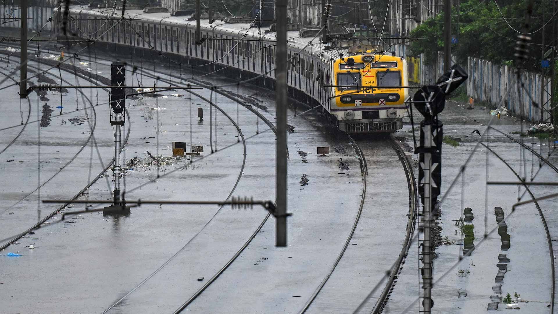 في المكسيك.. قطار سياحي يخرج عن مساره لكن دون وقوع إصابات 