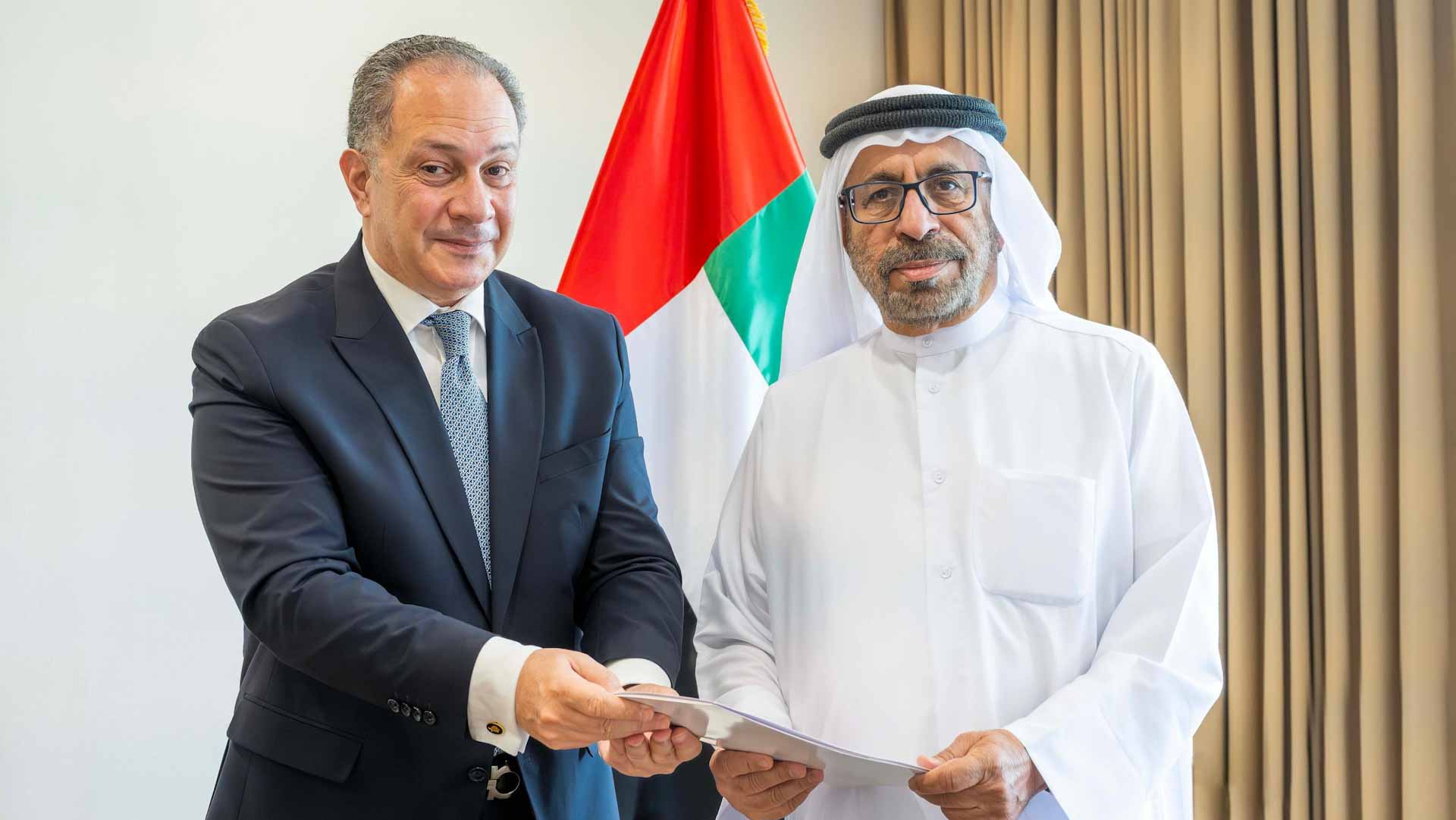 رئيس الدولة يتلقى رسالة خطية من السيسي تسلمها خليفة شاهين المرر 