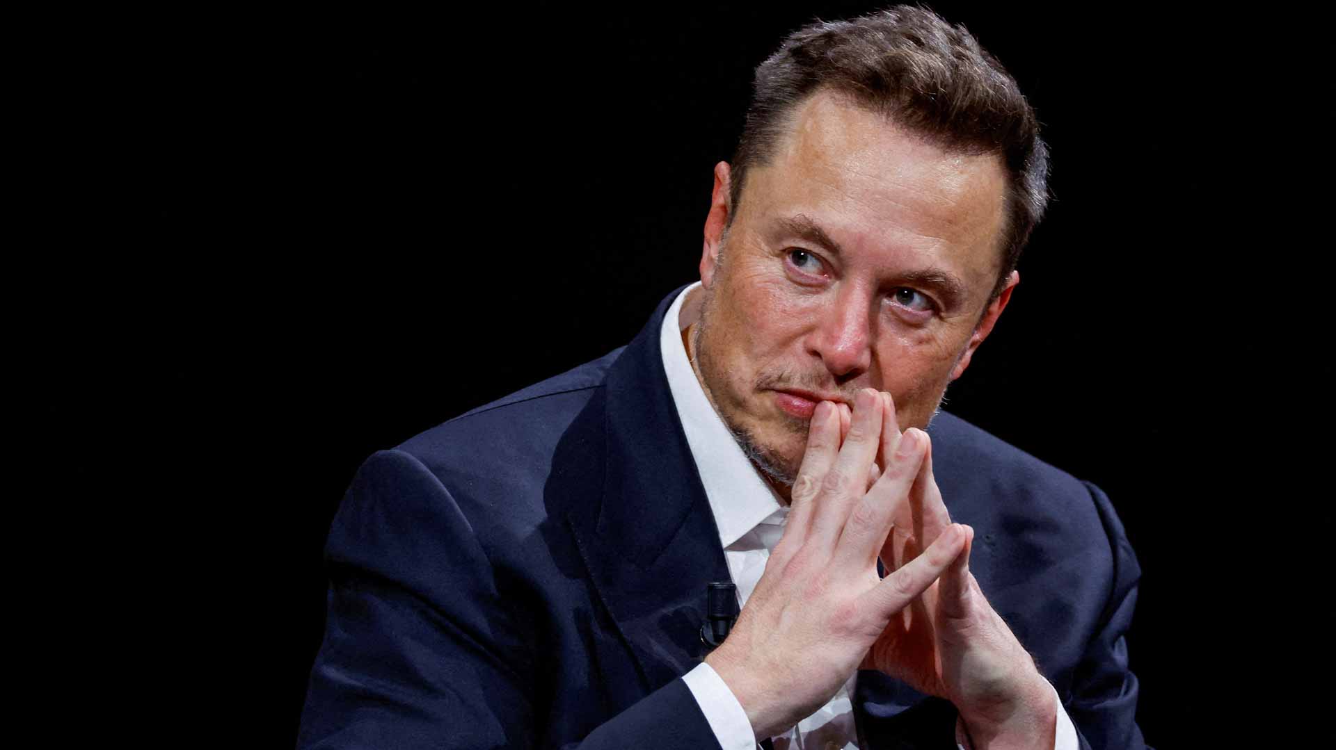 ماسك يبتعد عن الأضواء ويتخلى في هدوء عن خطط إطلاق حزب سياسي جديد 