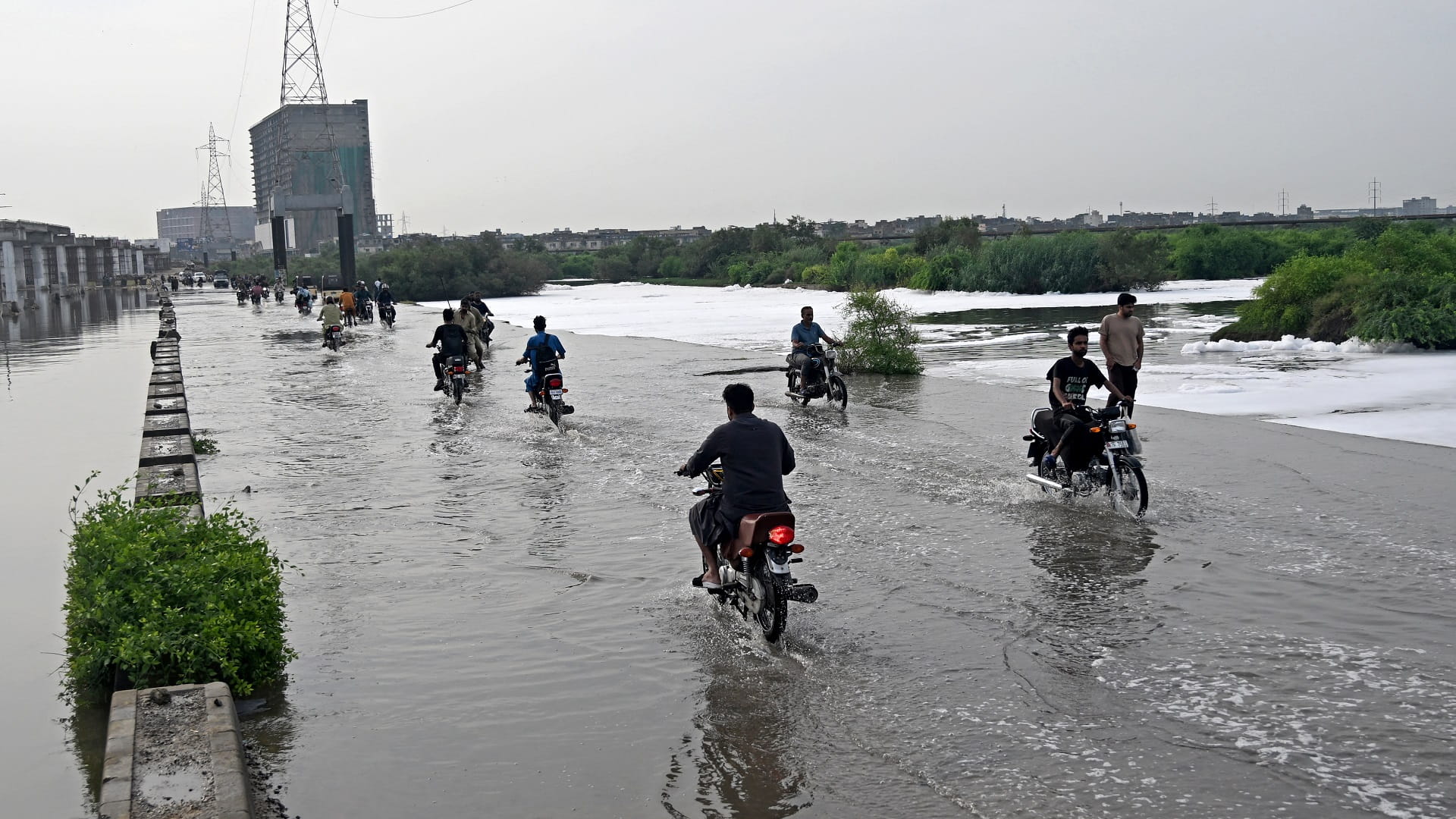 وفاة 20 شخصاً بأمطار موسمية جديدة في باكستان 