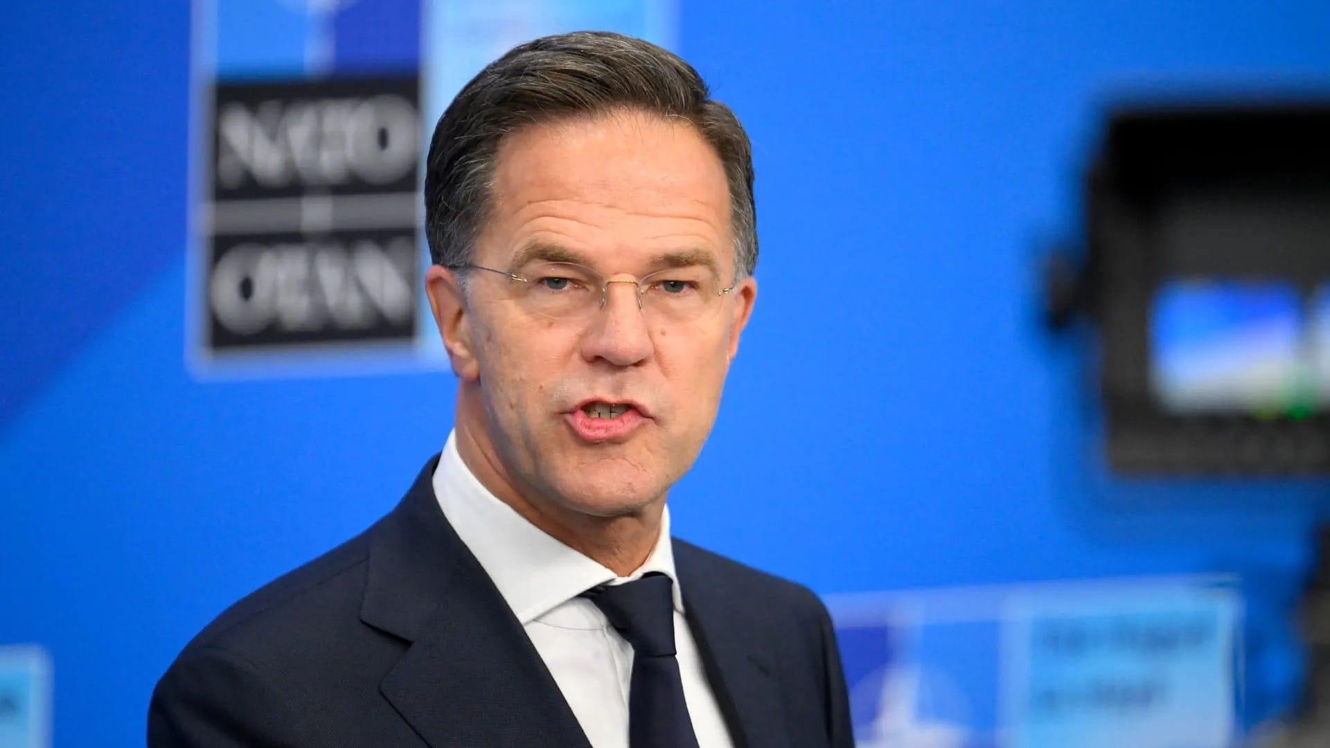 أمين عام الناتو يدعو من كييف لضمانات أمنية "قوية" لأوكرانيا 