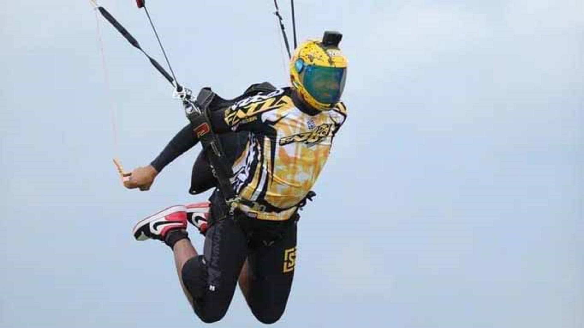 الإمارات تحصد ذهبية بطولة "أياسا" للقفز بالمظلات 