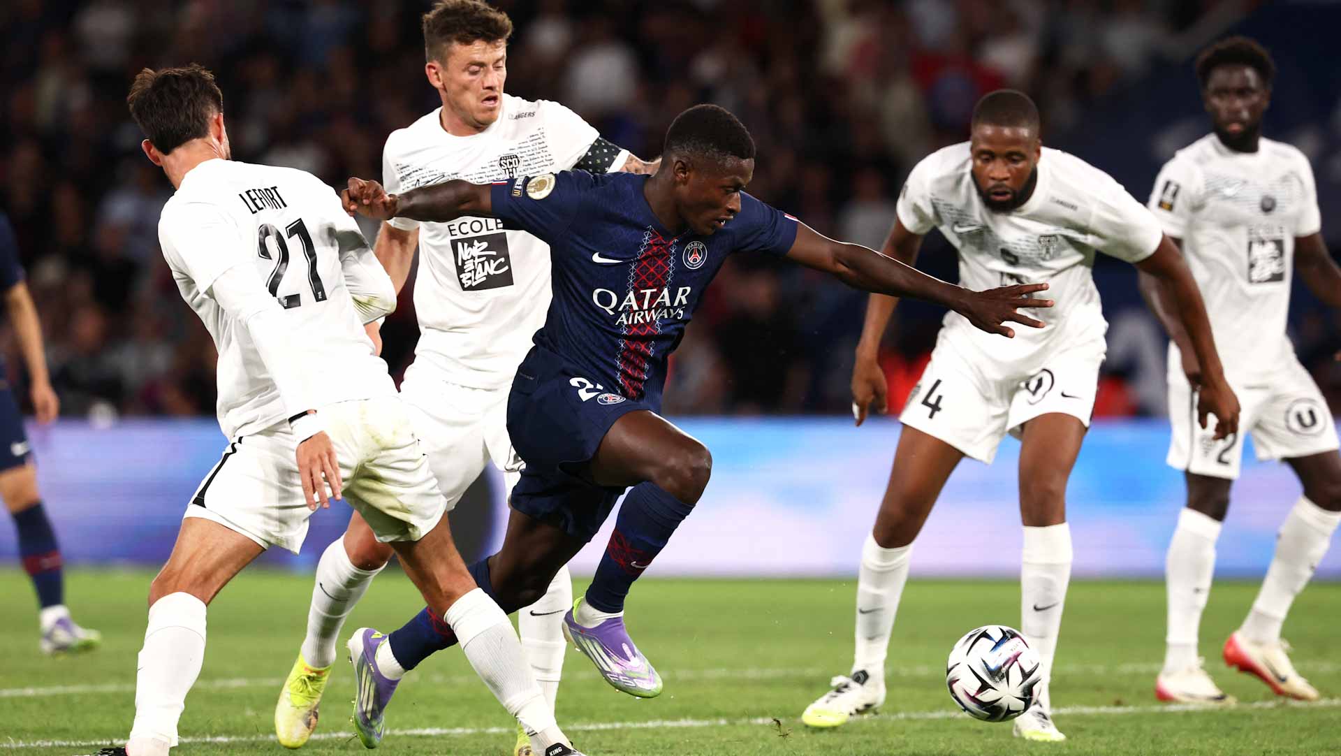 الإسباني رويس يقود سان جيرمان للفوز على أنجيه في الدوري الفرنسي 