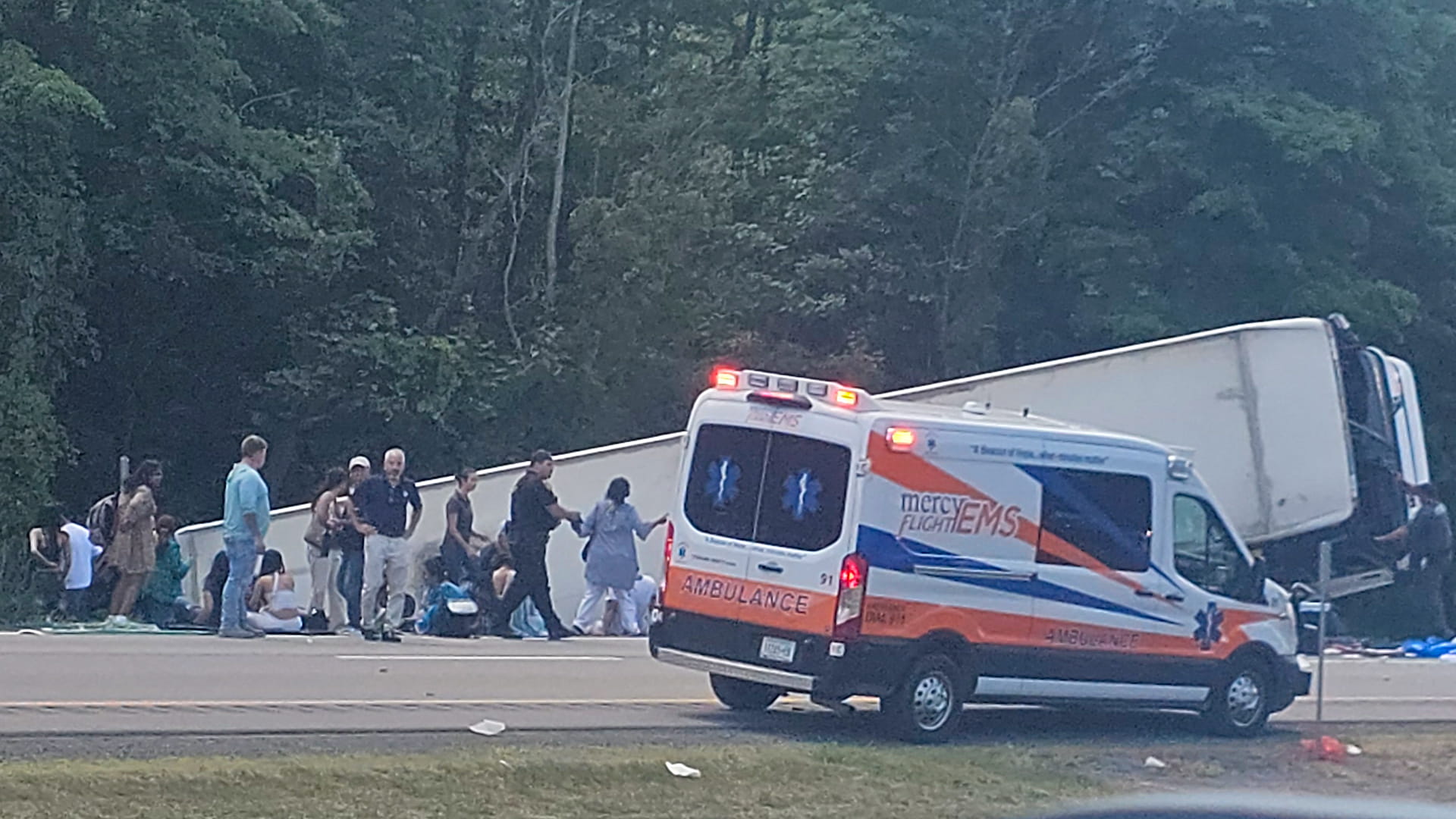 نيويورك: وفاة 5 أشخاص في انقلاب حافلة تقل سياحاً 