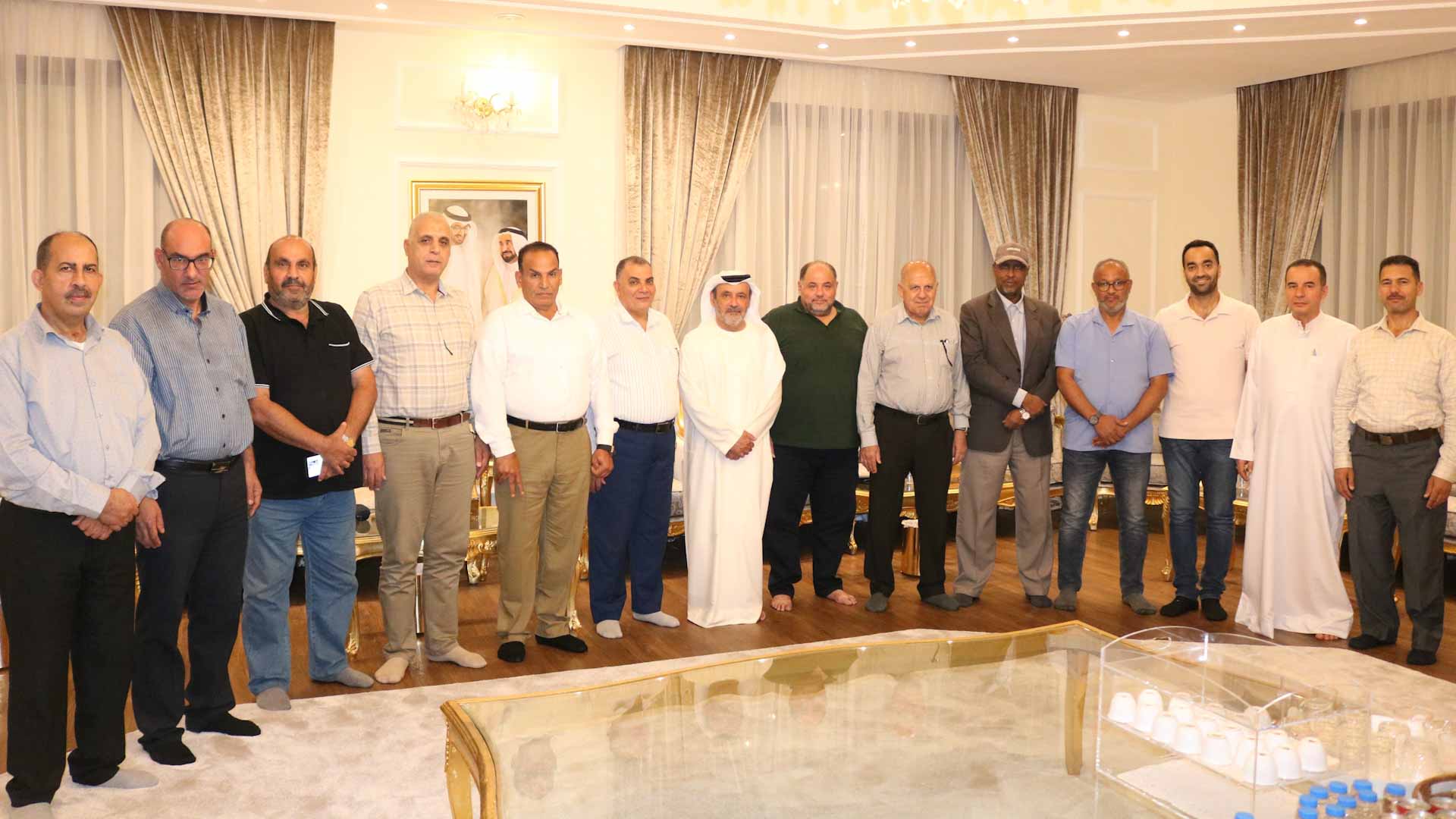 والي جزيرة أبو موسى يستقبل إدارة ومعلمي "مدرسة أبوموسى المشتركة"  