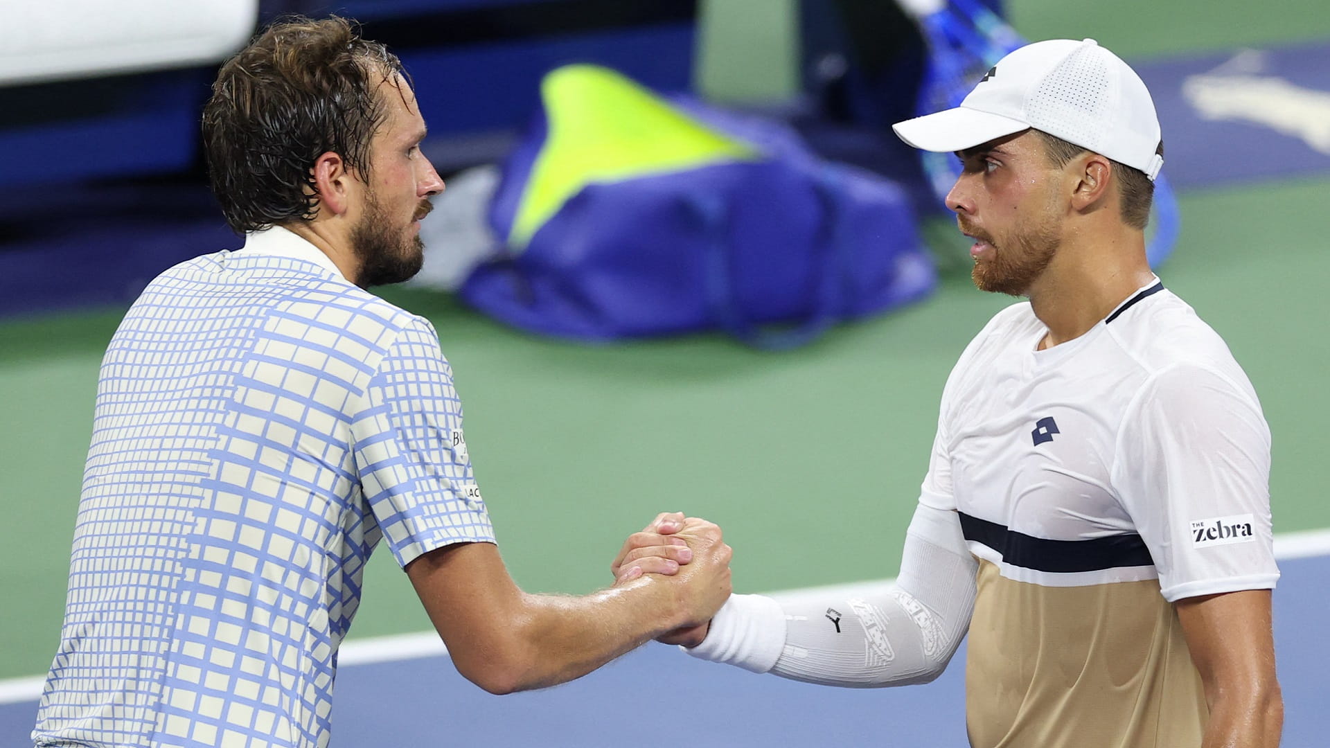 الروسي مدفيديف يودع بطولة أميركا للتنس  