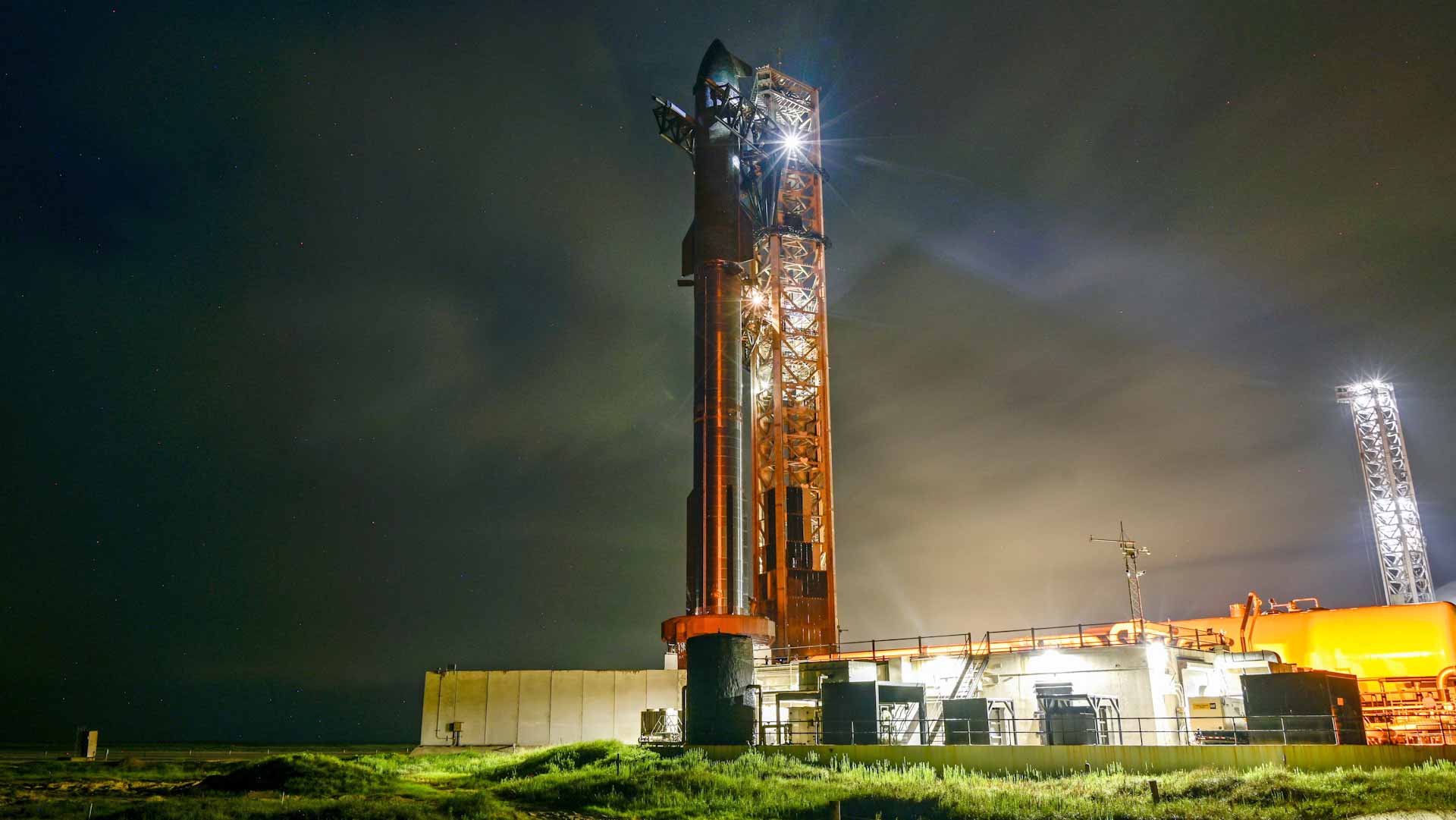 مشكلة في موقع الإقلاع تجبر سبيس إكس على إلغاء إطلاق ستارشيب   