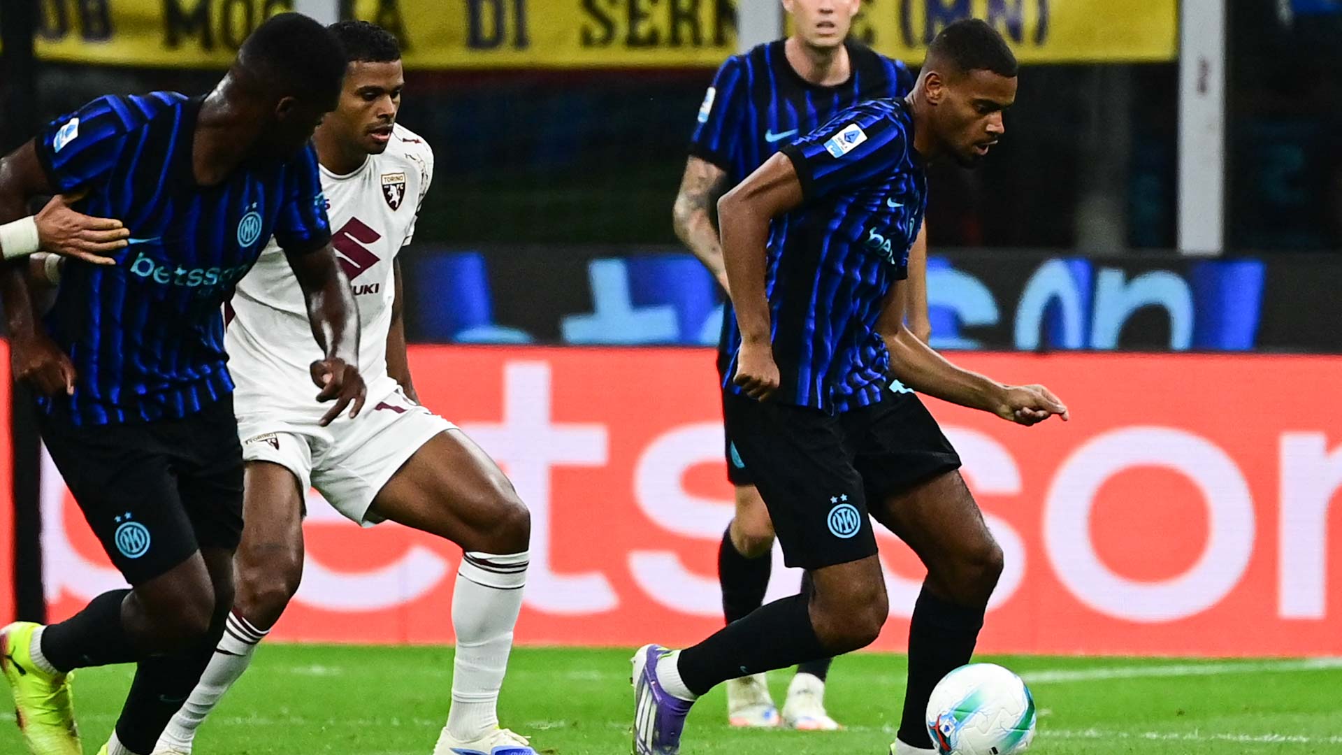 إنتر ميلان يقسو على تورينو في بداية مشواره بالدوري الإيطالي  