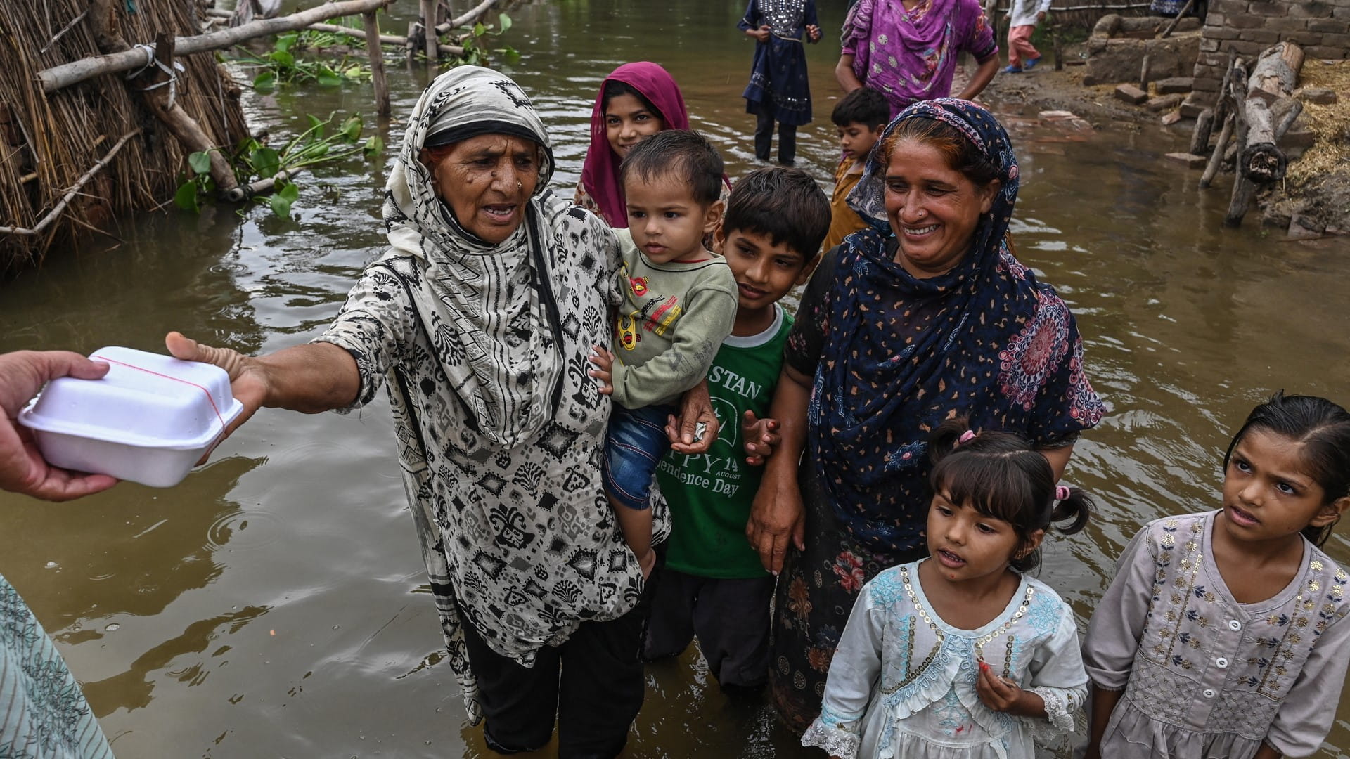 البنية التحتية المتهالكة تفاقم أضرار الأمطار الموسمية في باكستان 
