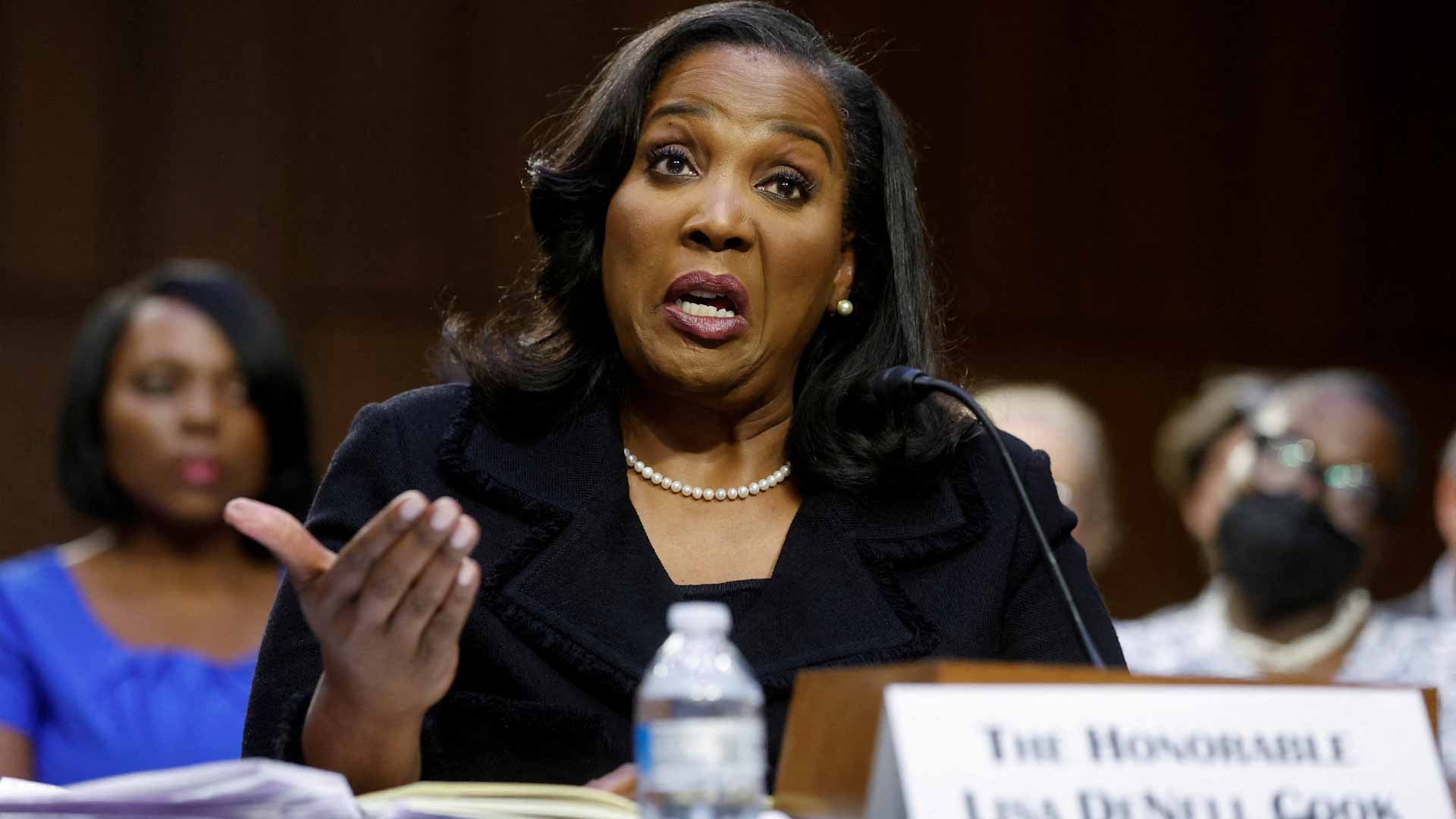 ليزا كوك: ترامب لا يملك سلطة إقالتي من المركزي الأميركي ولن أستقيل 